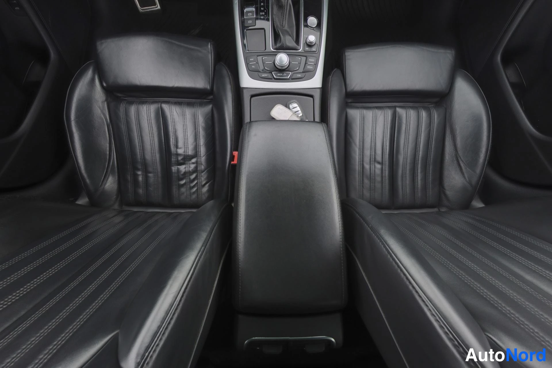 Harmaa Audi A6 2012, etuistuimet, kuva 10