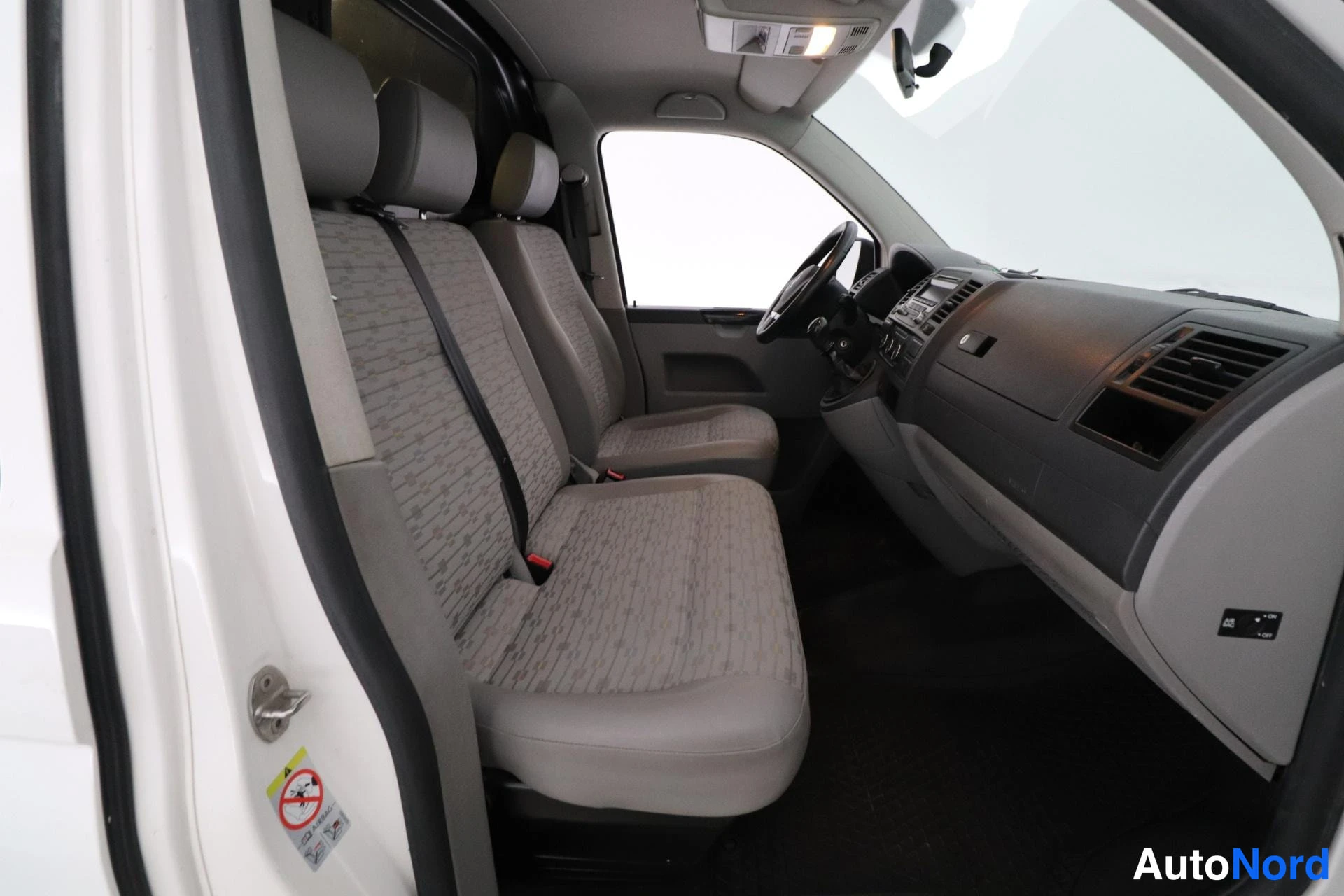 White Volkswagen Transporter 2013, front seats, photo 11