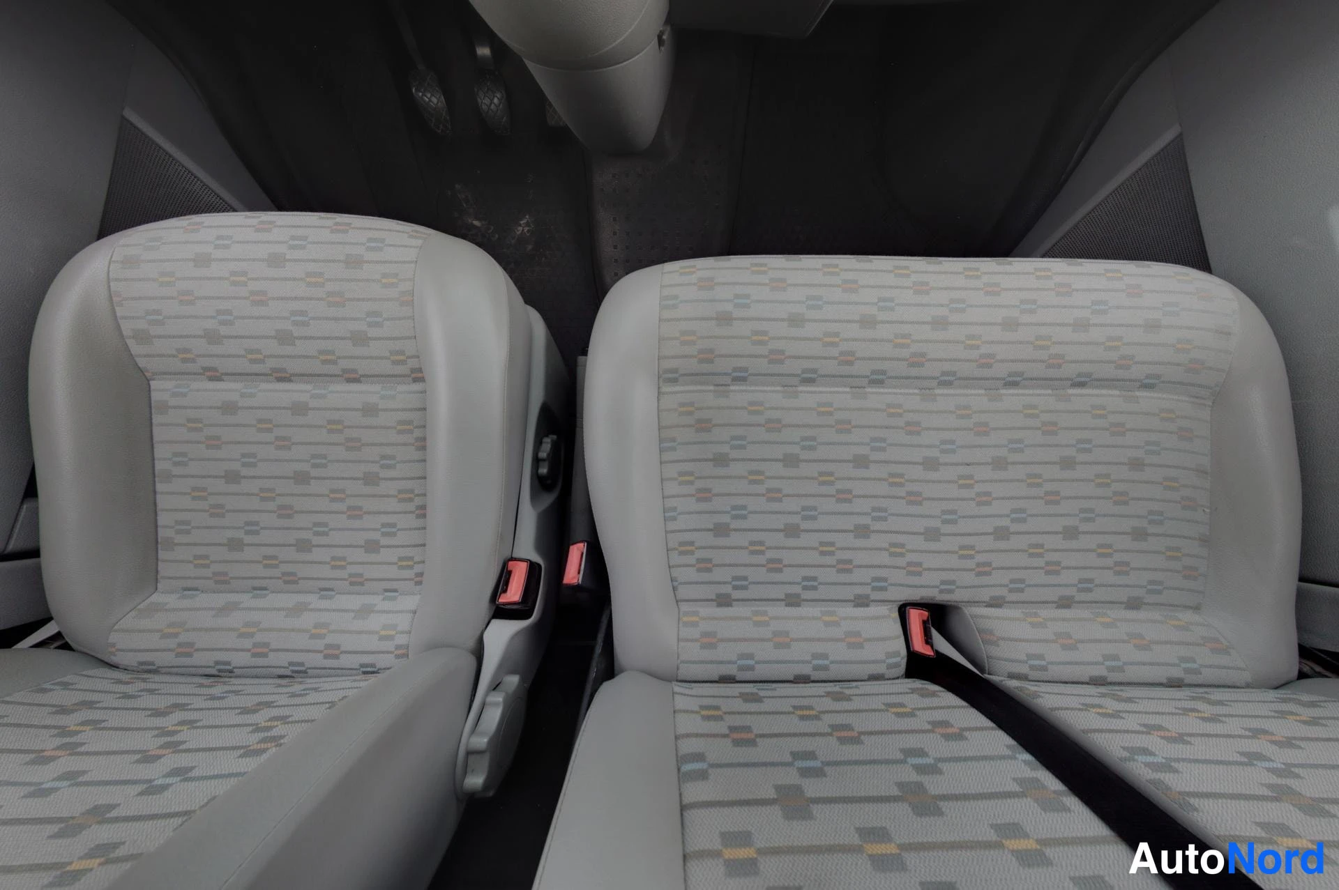 White Volkswagen Transporter 2013, front seats, photo 12