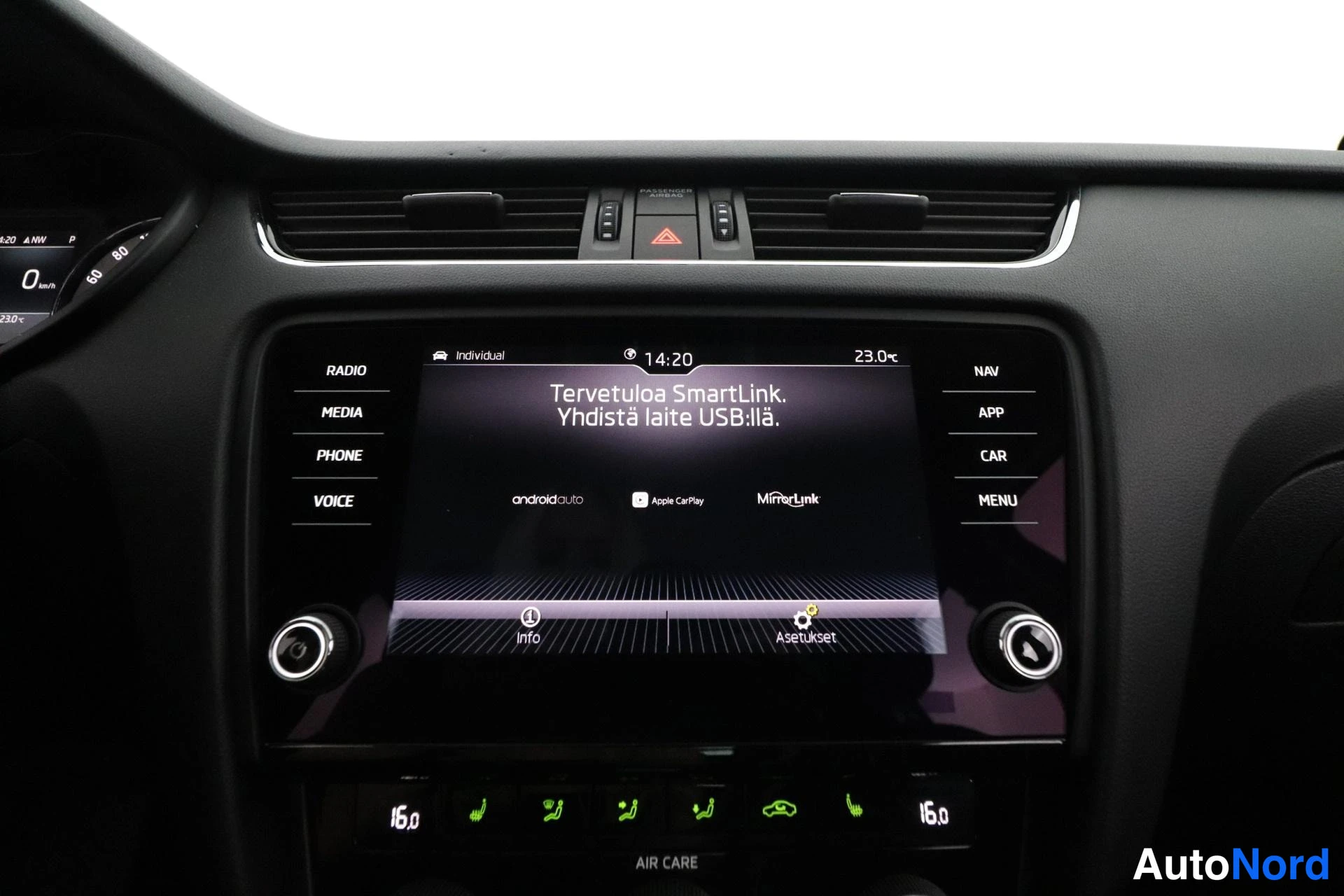 Sininen Skoda Octavia 2017, yksityiskohta, kuva 23