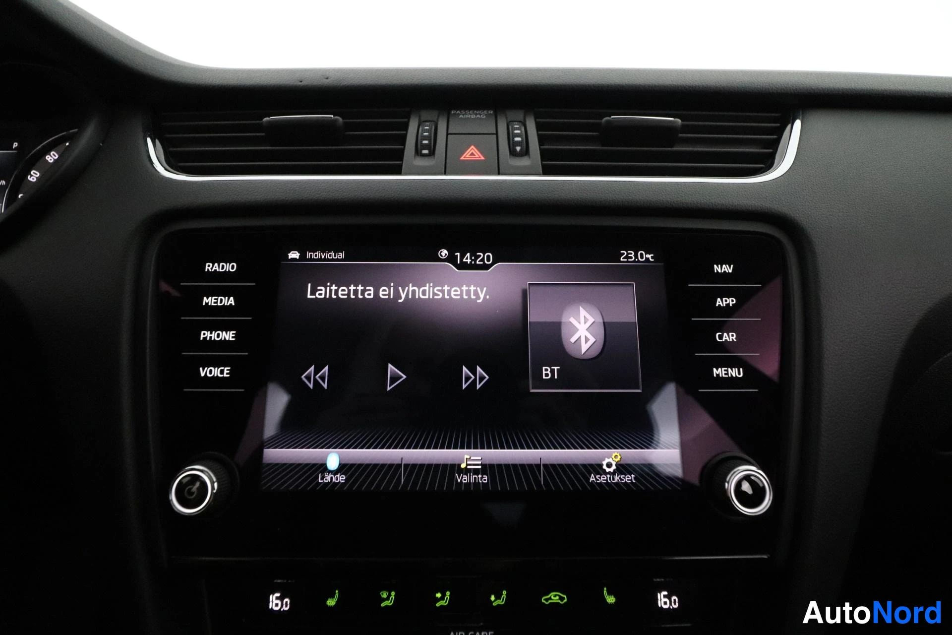 Sininen Skoda Octavia 2017, yksityiskohta, kuva 24