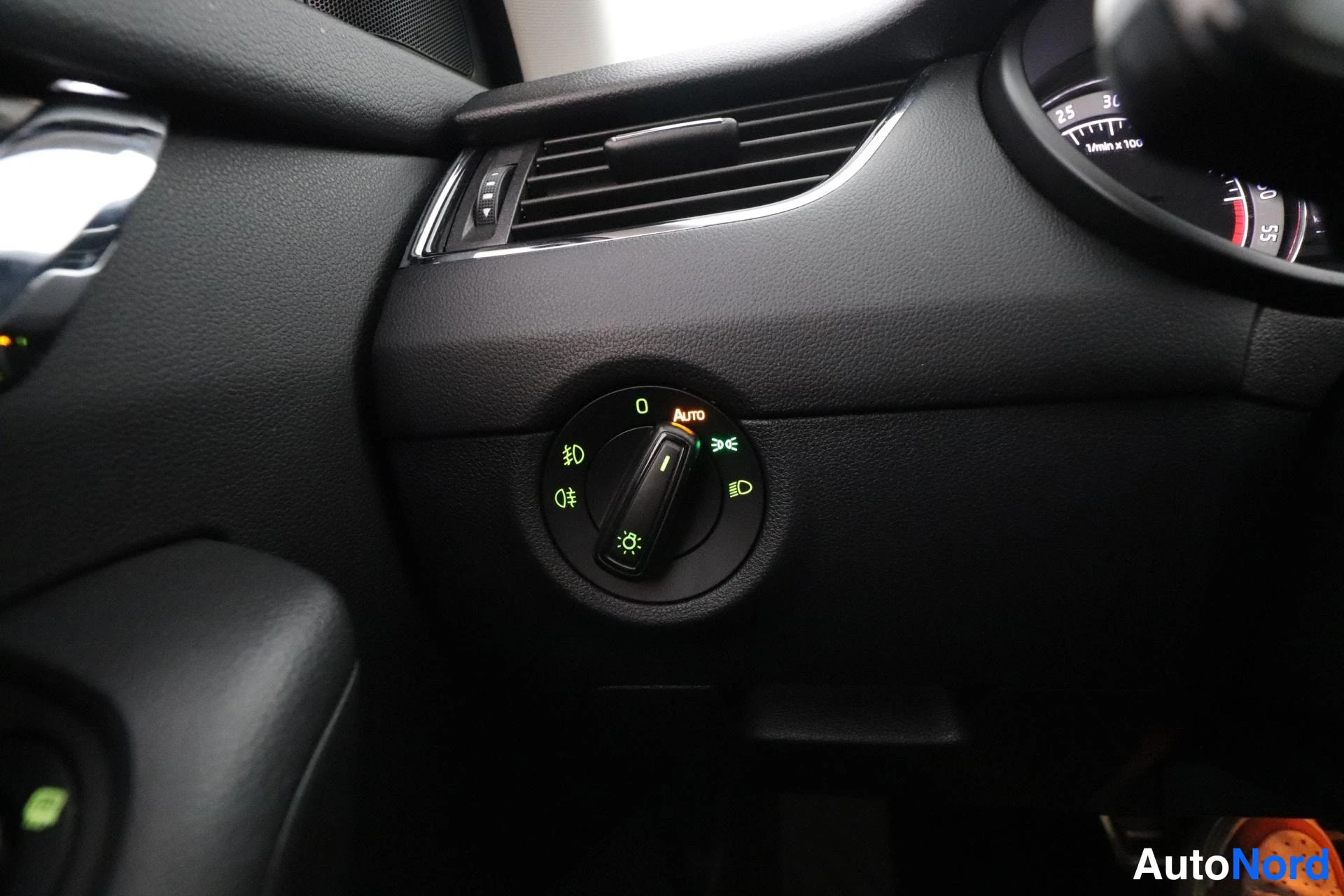 Sininen Skoda Octavia 2017, yksityiskohta, kuva 30