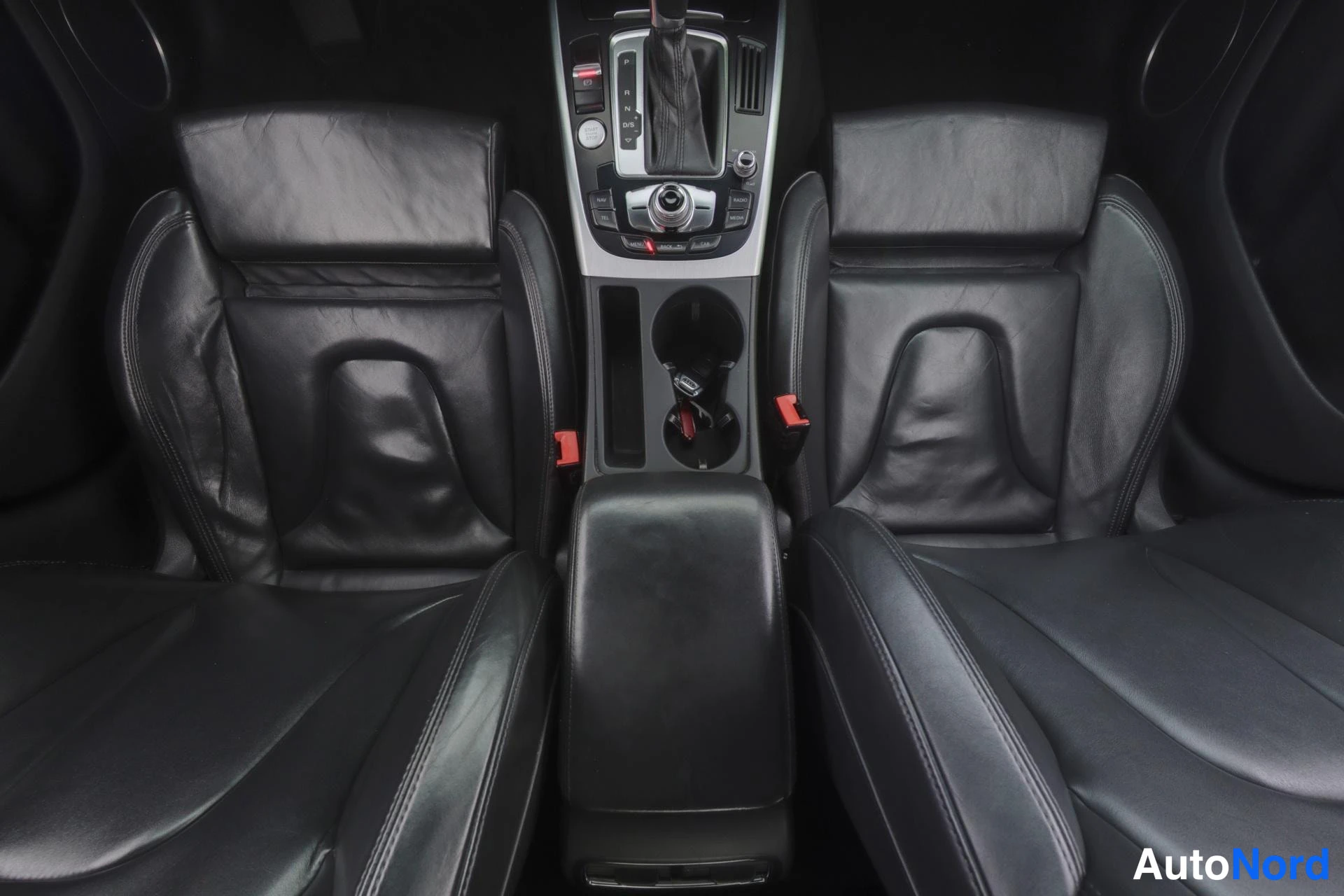 Harmaa Audi A5 2012, etuistuimet, kuva 11