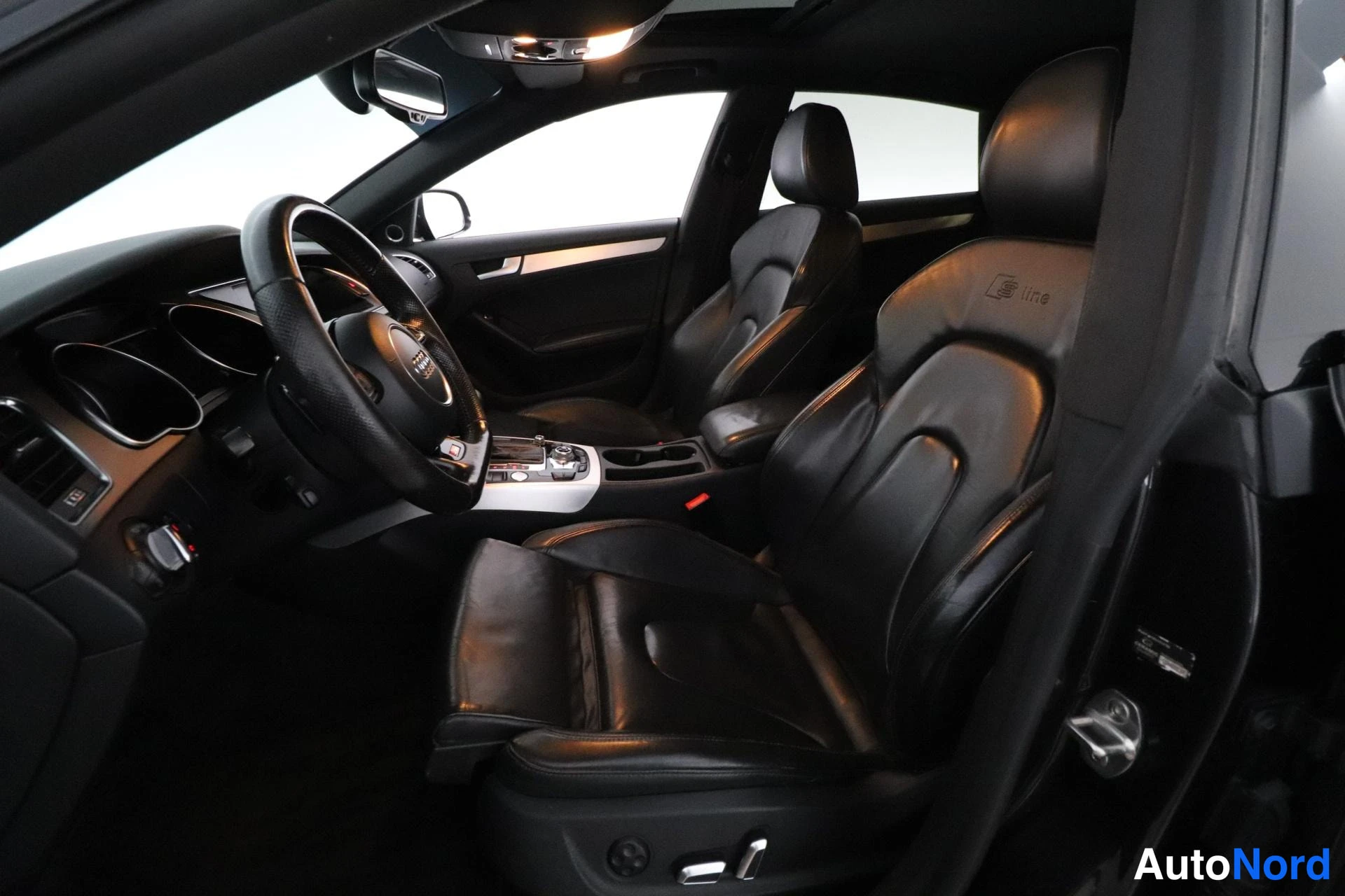 Harmaa Audi A5 2012, etuistuimet, kuva 10