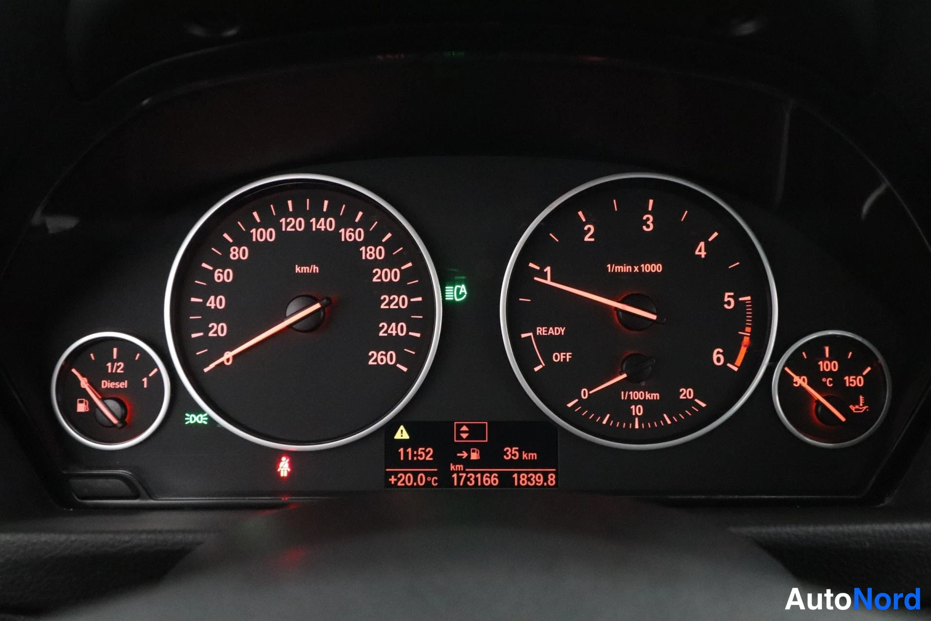 Musta BMW 316d 2014, yksityiskohta, kuva 14