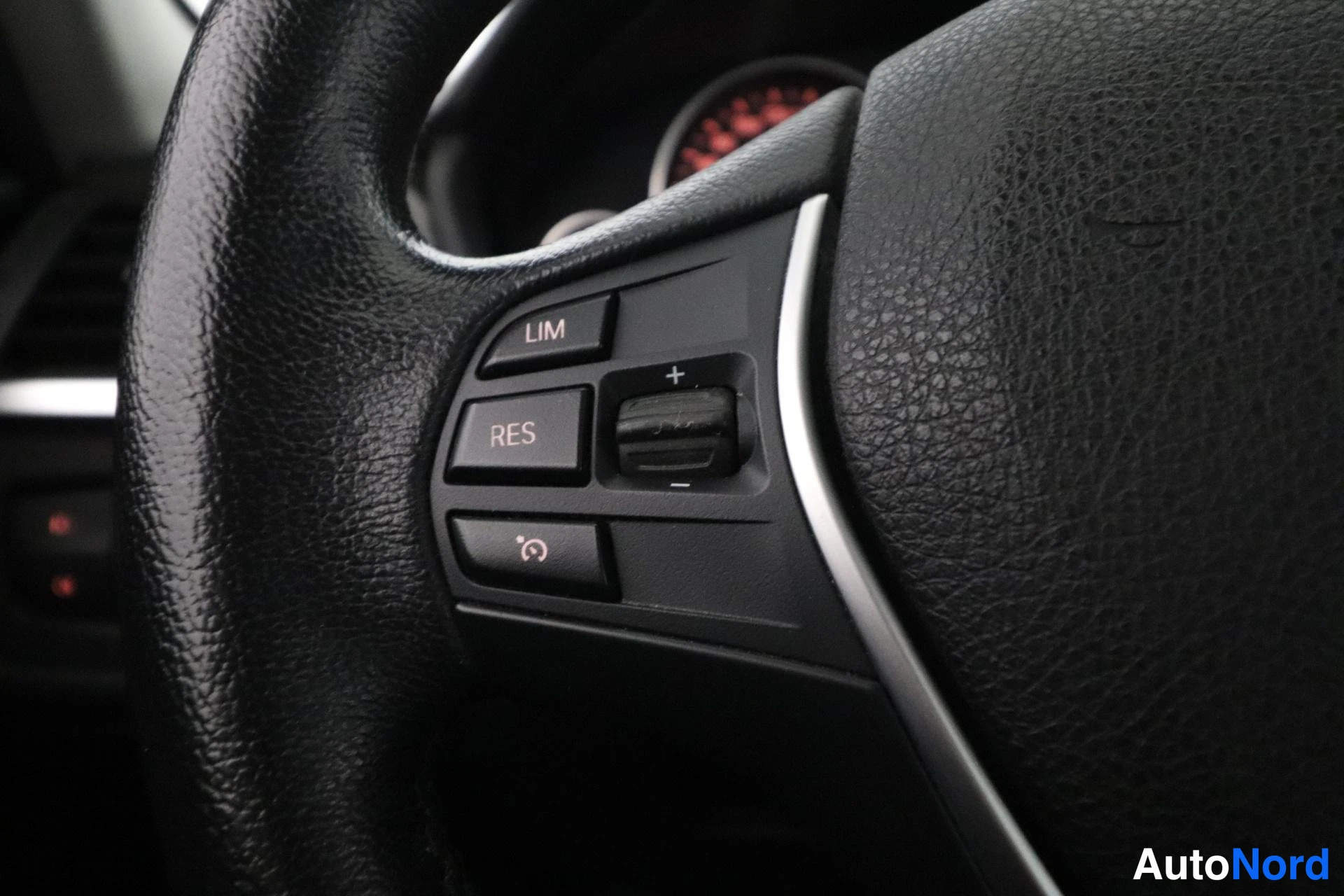 Musta BMW 316d 2014, yksityiskohta, kuva 27
