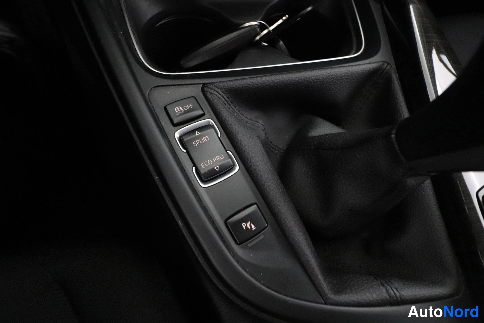 Musta BMW 316d 2014, yksityiskohta, kuva 20