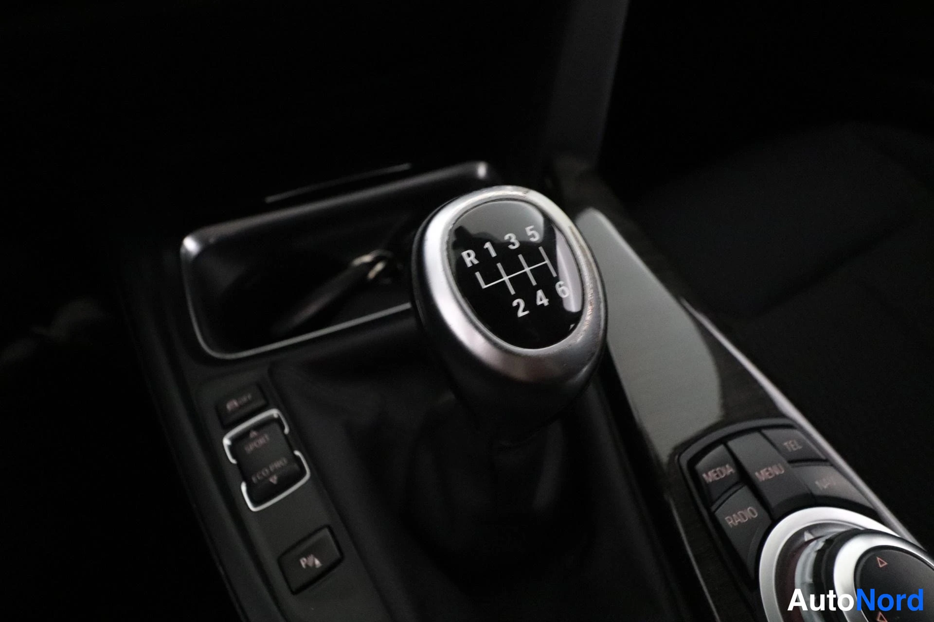 Musta BMW 316d 2014, yksityiskohta, kuva 21