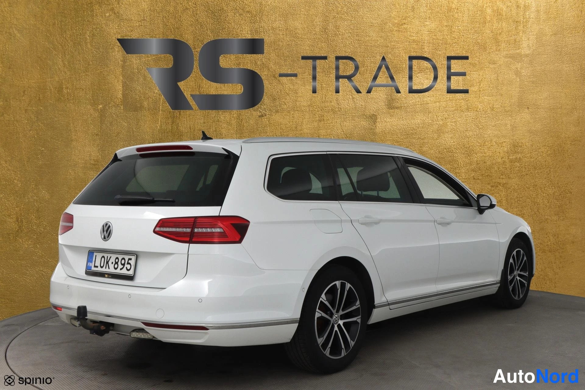 Valkoinen Volkswagen Passat 2018, takaviisto, kuva 4