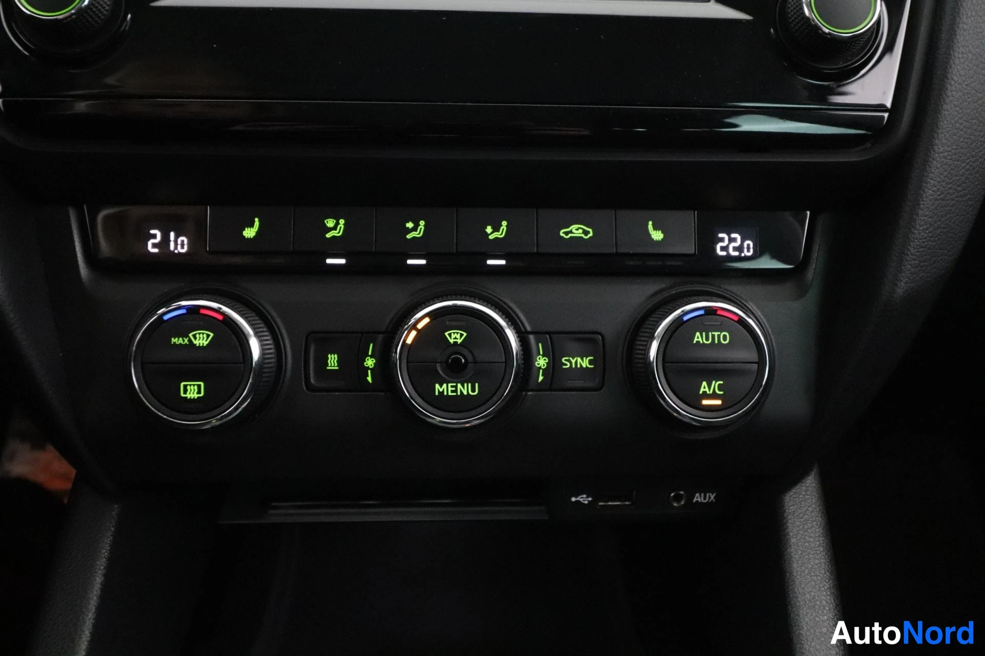 Harmaa Skoda Octavia 2017, yksityiskohta, kuva 27