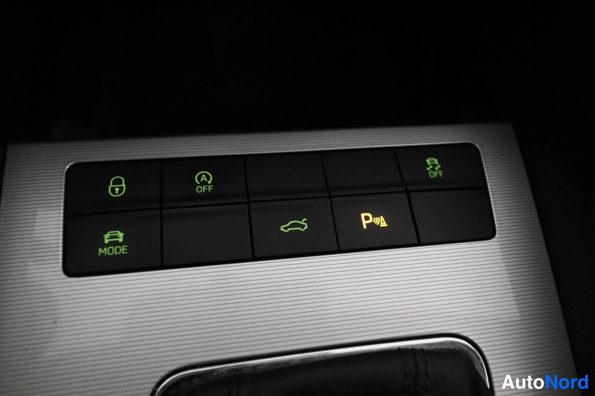 Harmaa Skoda Octavia 2017, yksityiskohta, kuva 33