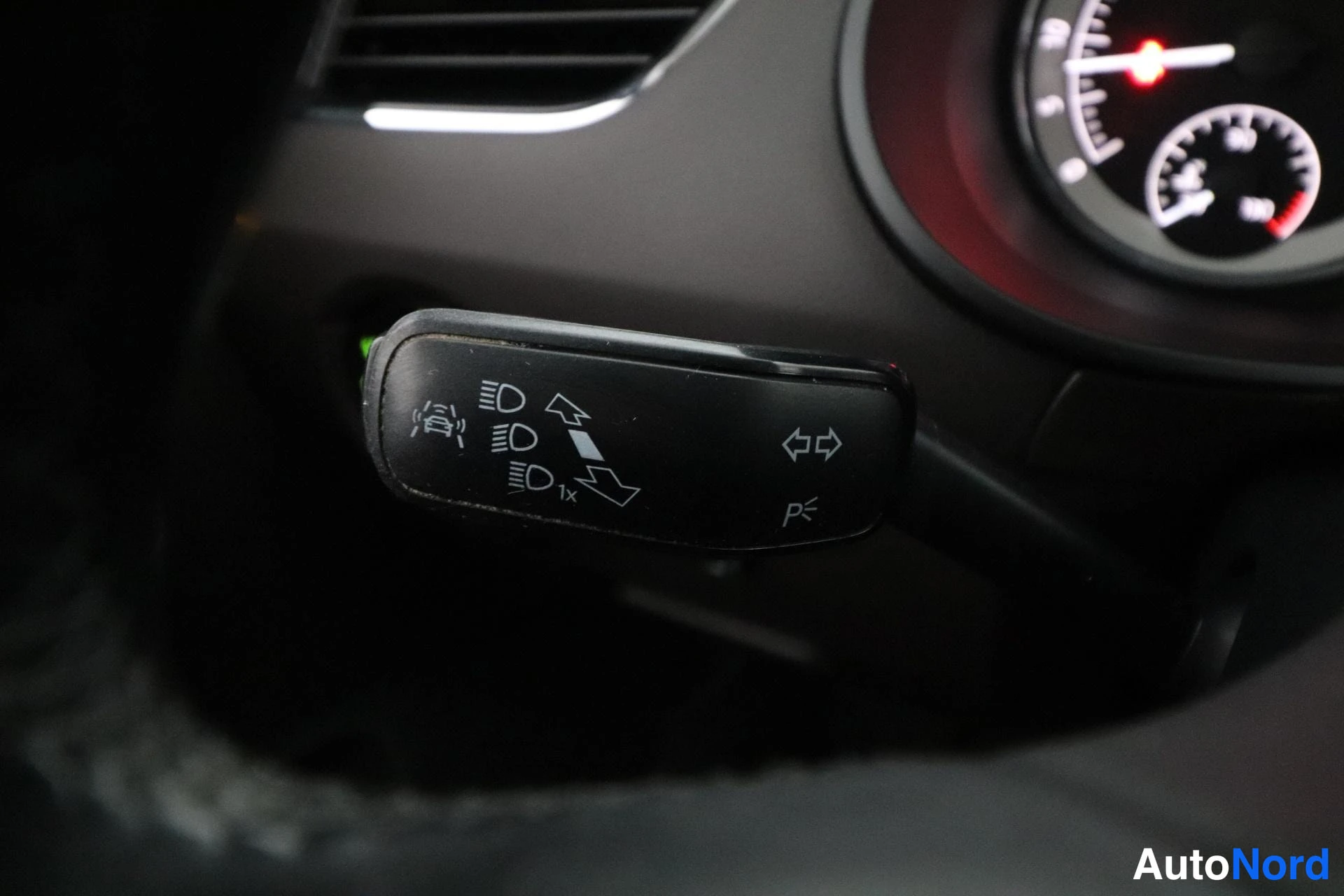 Valkoinen Skoda Octavia 2014, yksityiskohta, kuva 18