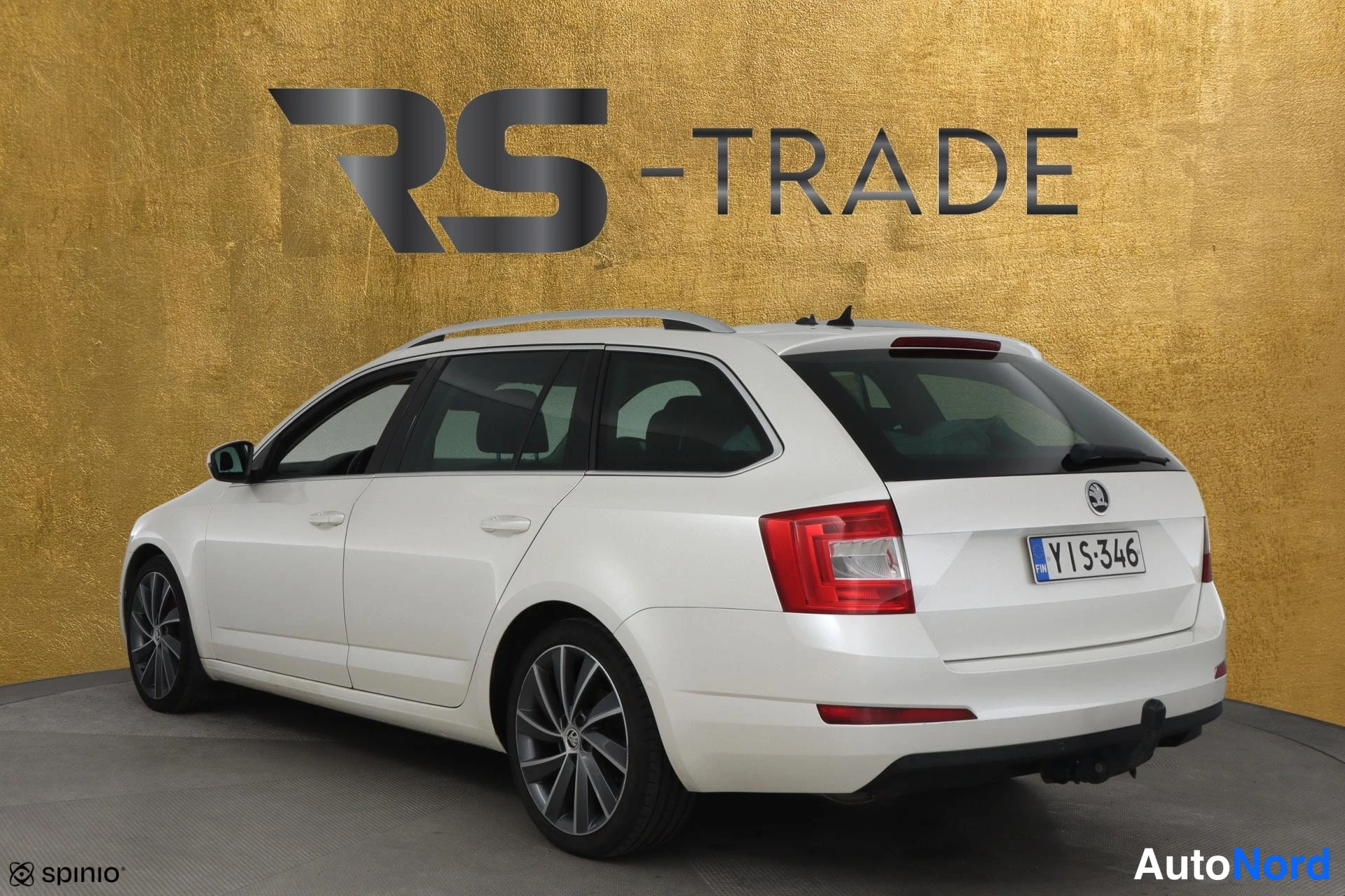 Valkoinen Skoda Octavia 2014, takaviisto, kuva 4