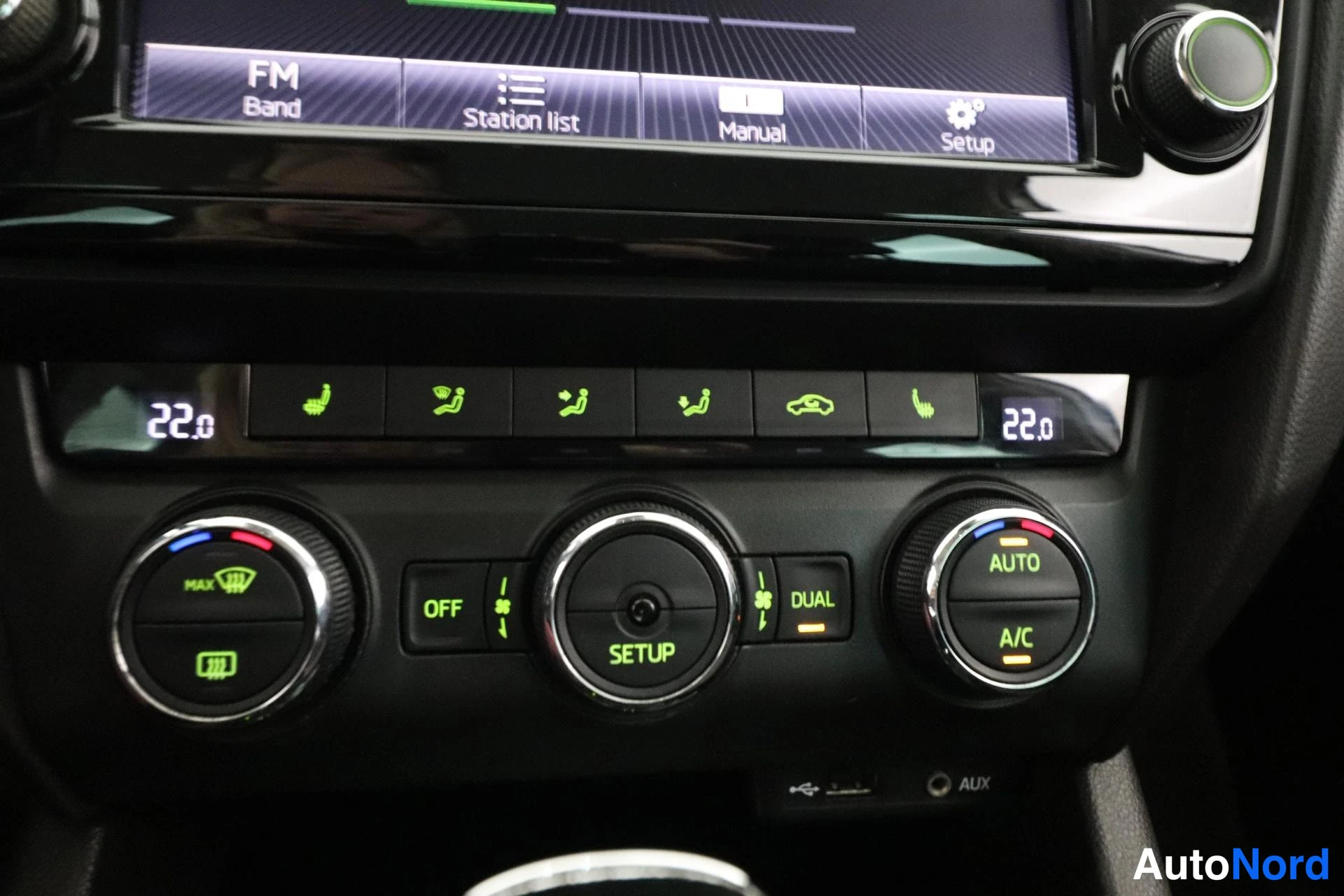 Valkoinen Skoda Octavia 2014, yksityiskohta, kuva 25