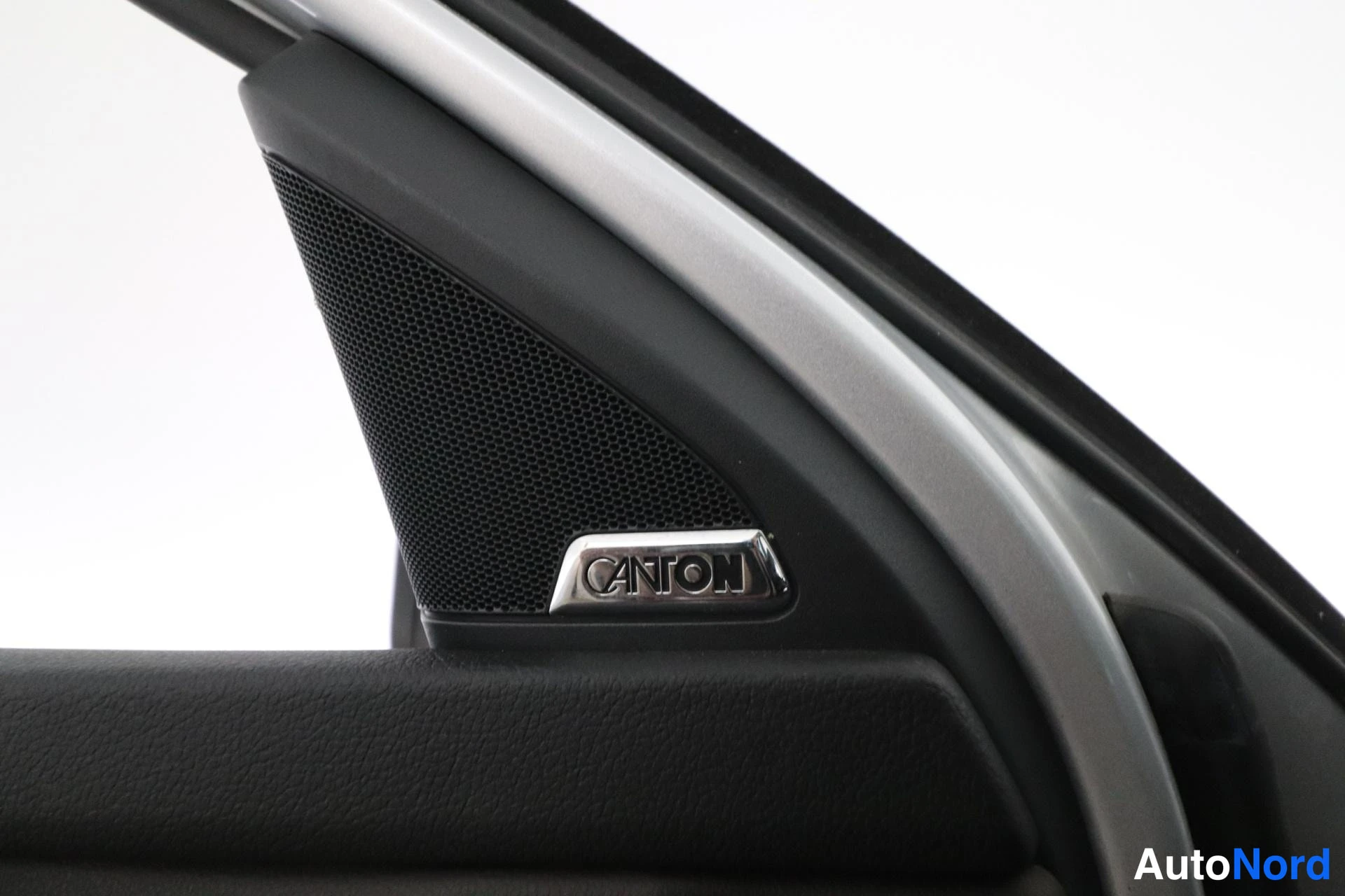Valkoinen Skoda Octavia 2014, yksityiskohta, kuva 28