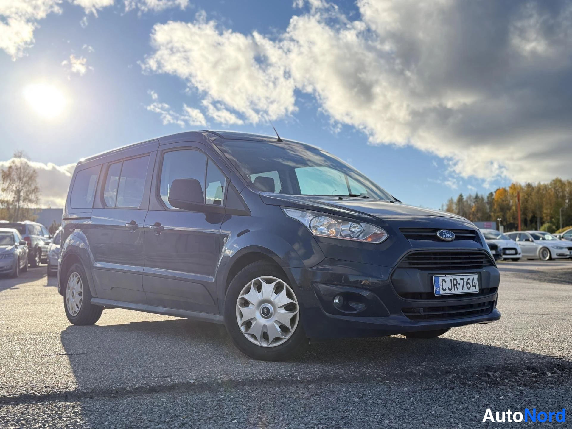Sininen Ford Tourneo Connect 2015, etuviisto, keula oikealle, kuva 2