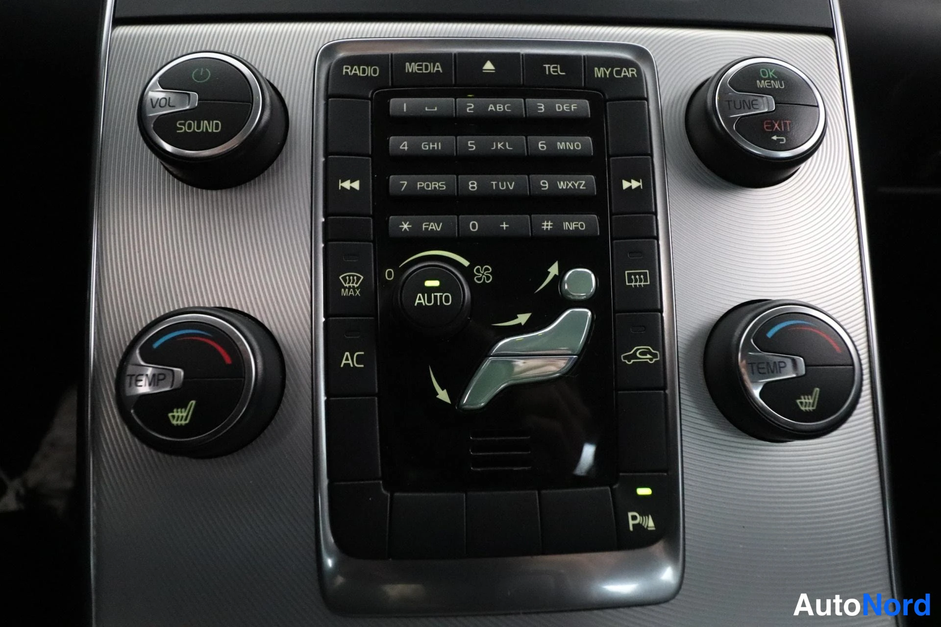 White Volvo S60 2012, detail, photo 18