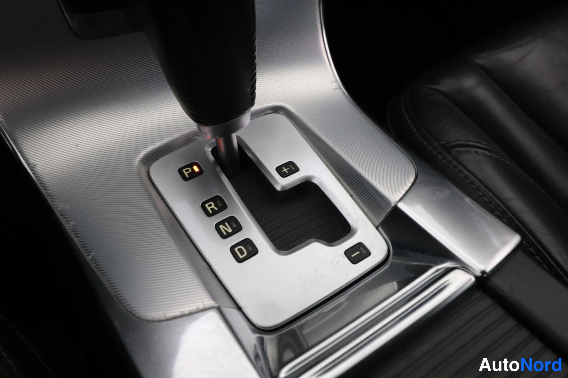 White Volvo S60 2012, detail, photo 19