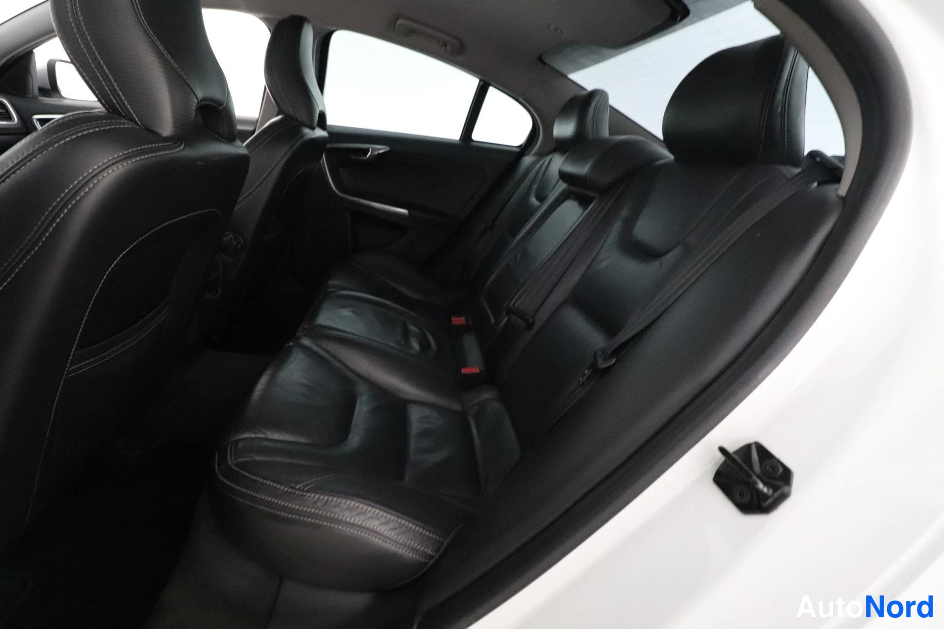 White Volvo S60 2012, rear seats, photo 9