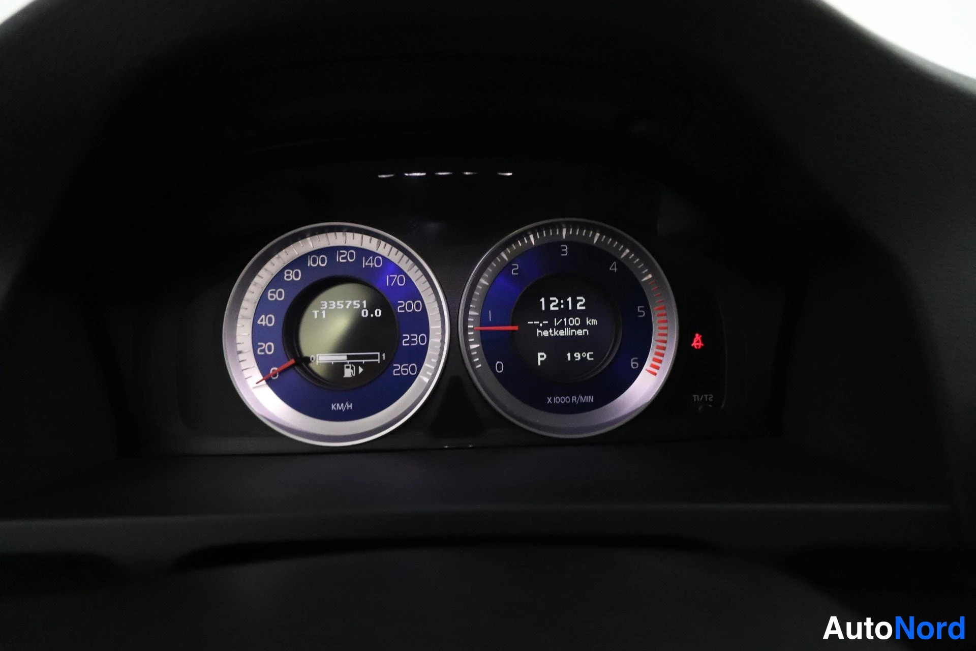 White Volvo S60 2012, detail, photo 11
