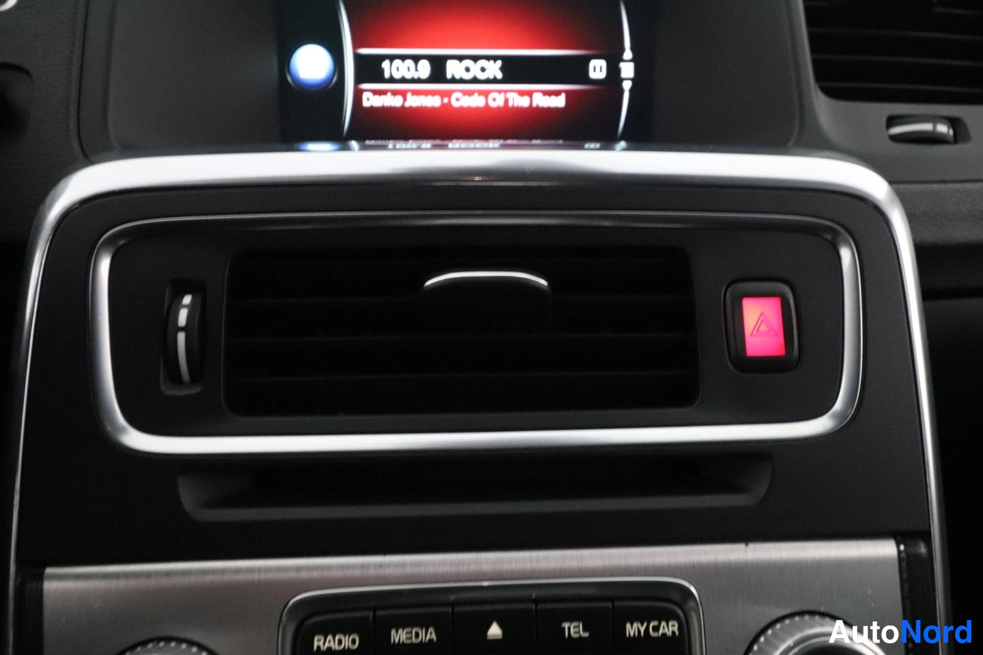 Black Volvo V60 2015, detail, photo 20