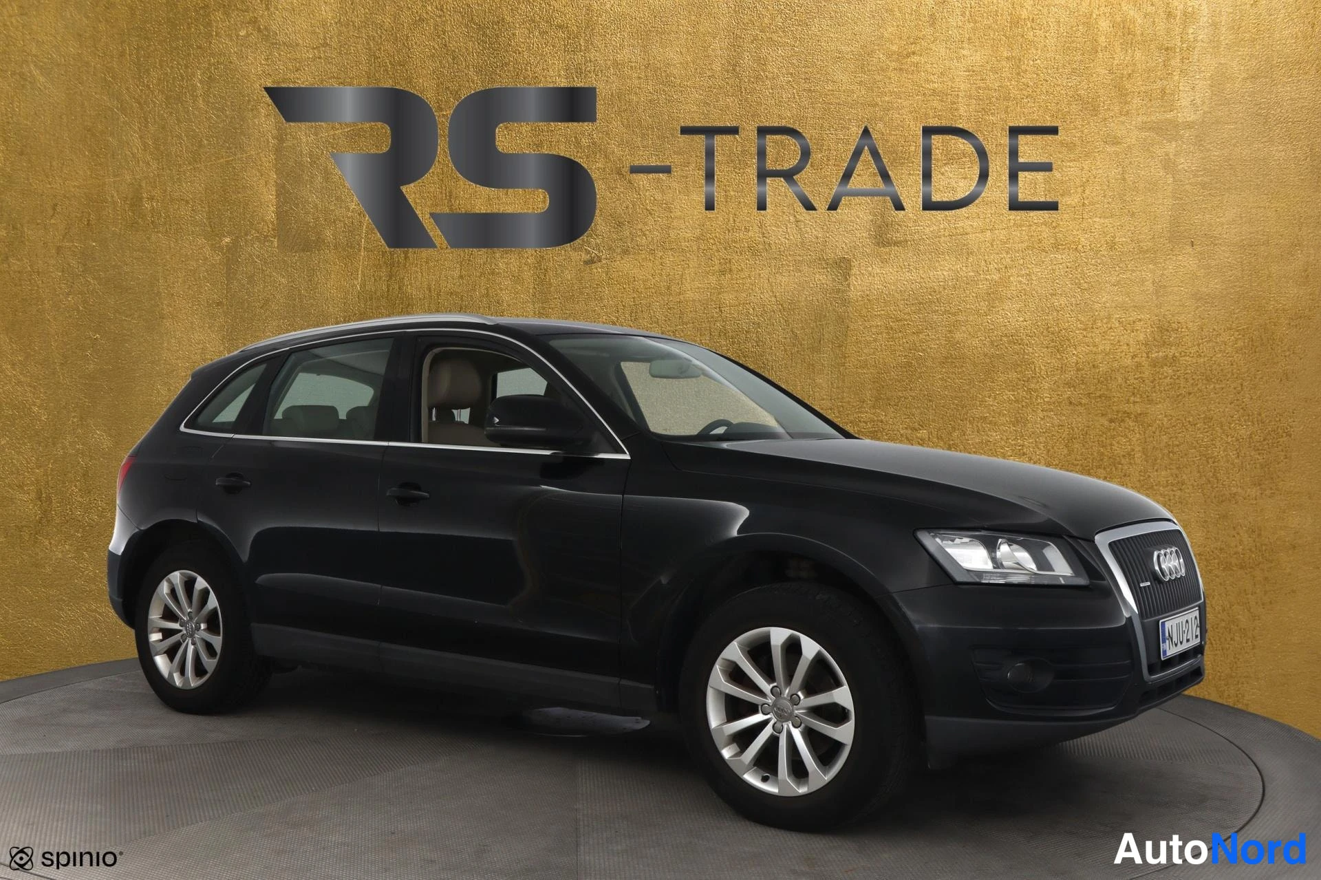 Black Audi Q5 2009, front three-quarter, nose to the right, photo 2