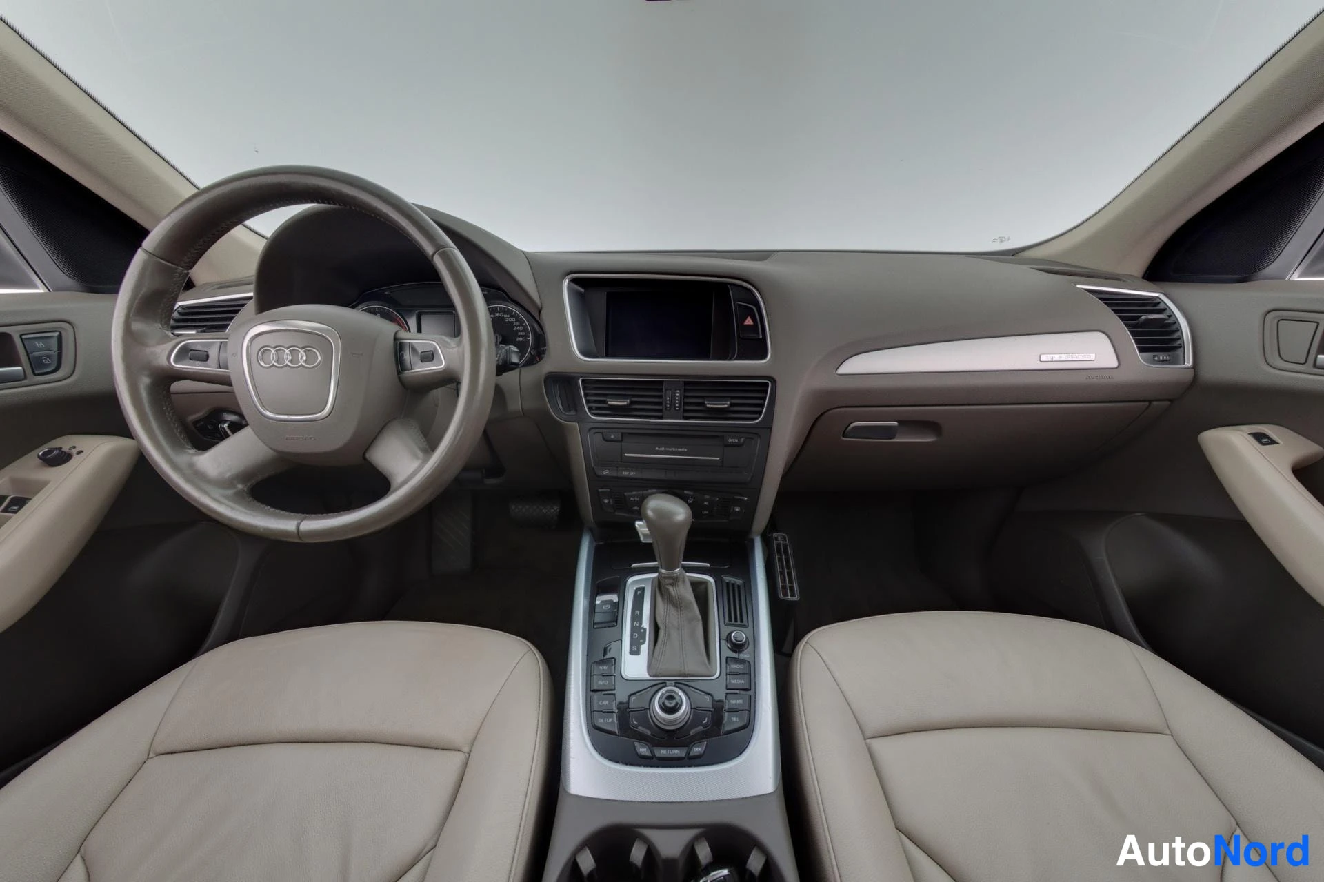 Black Audi Q5 2009, cockpit, photo 7