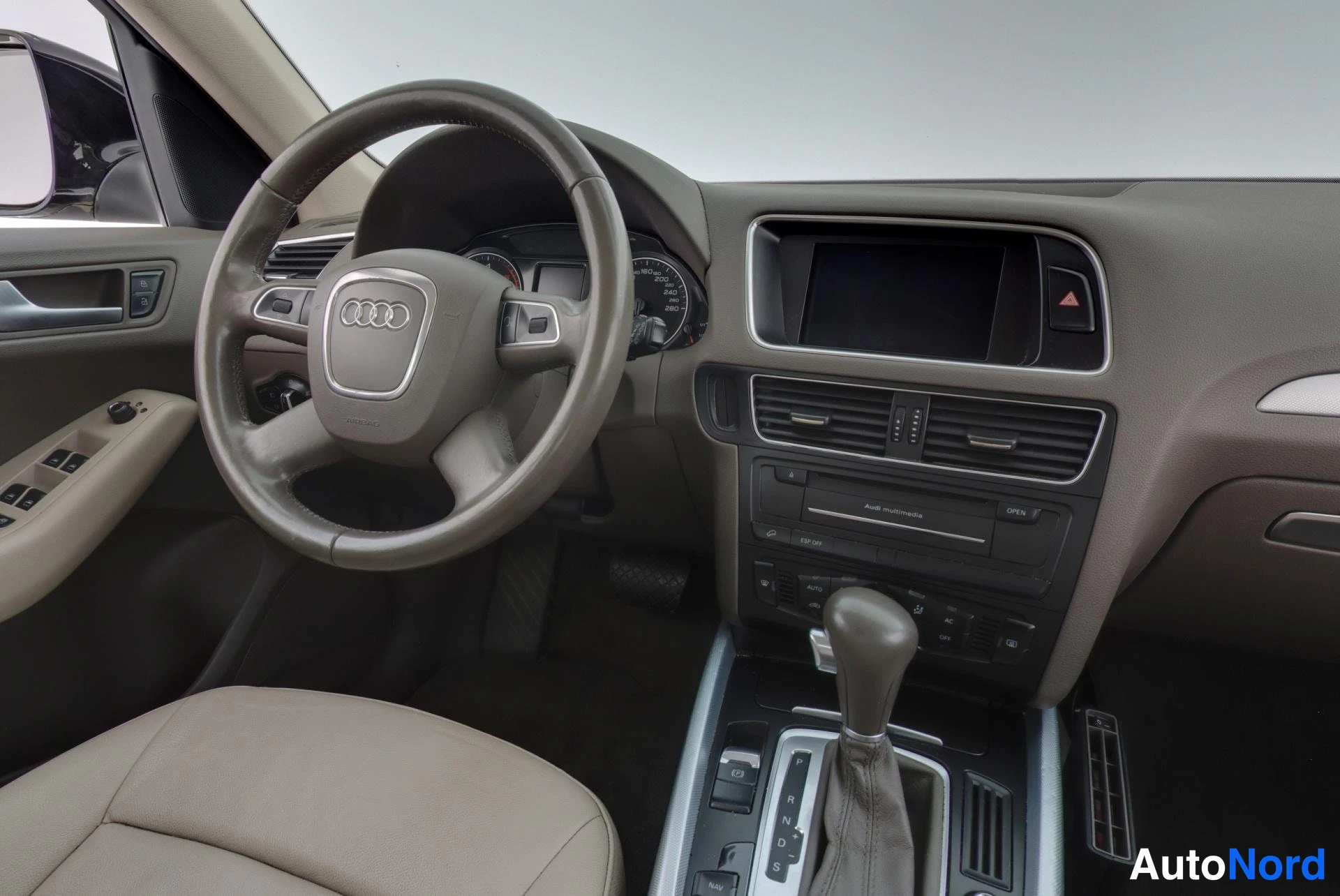 Black Audi Q5 2009, cockpit, photo 8