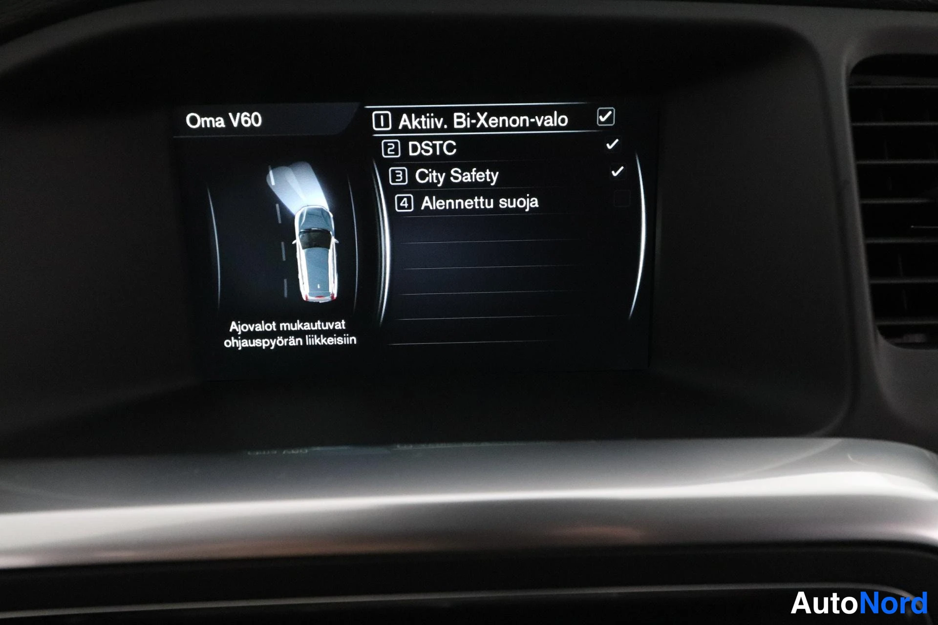 Valkoinen Volvo V60 2013, yksityiskohta, kuva 25