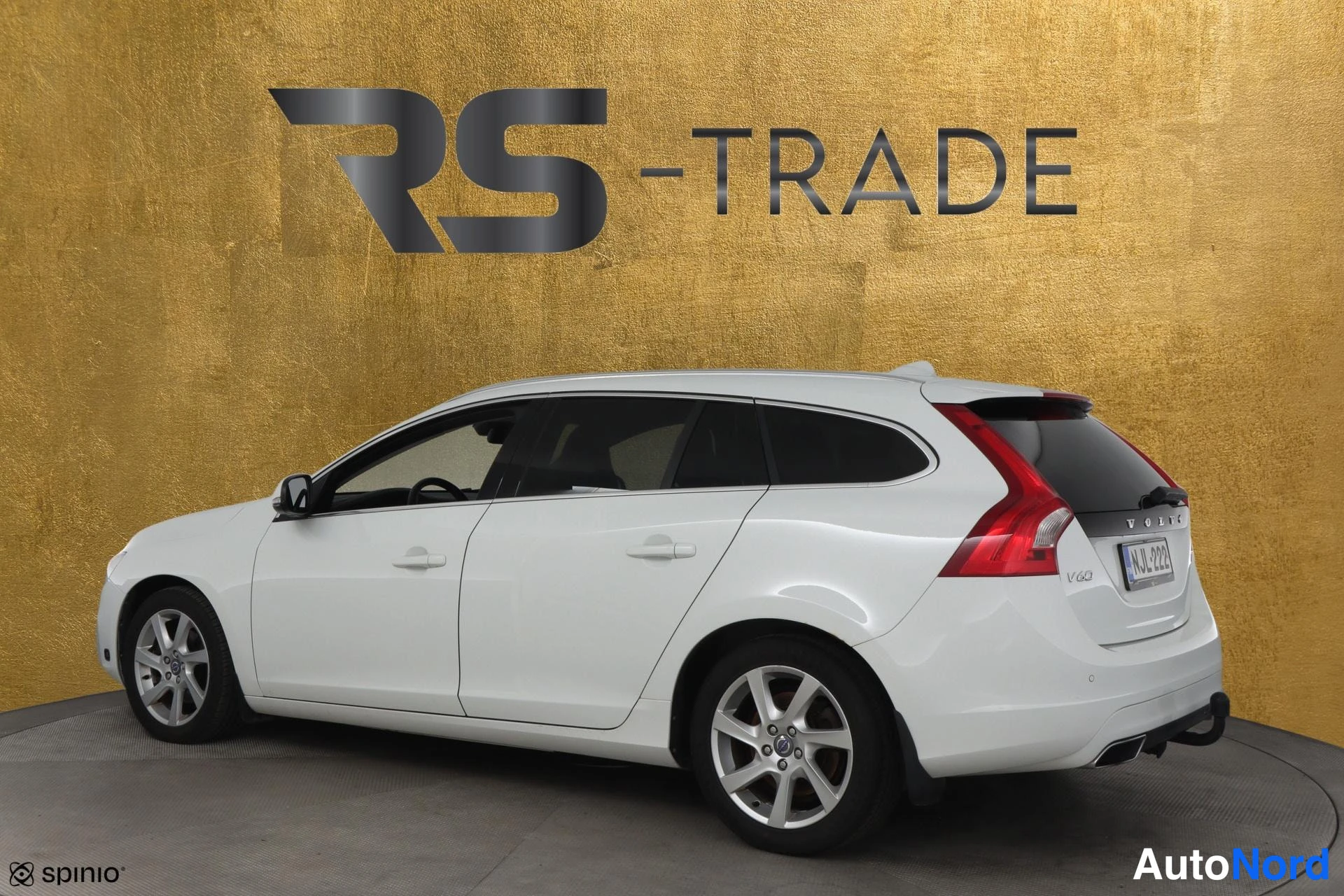 Valkoinen Volvo V60 2013, takaviisto, kuva 6