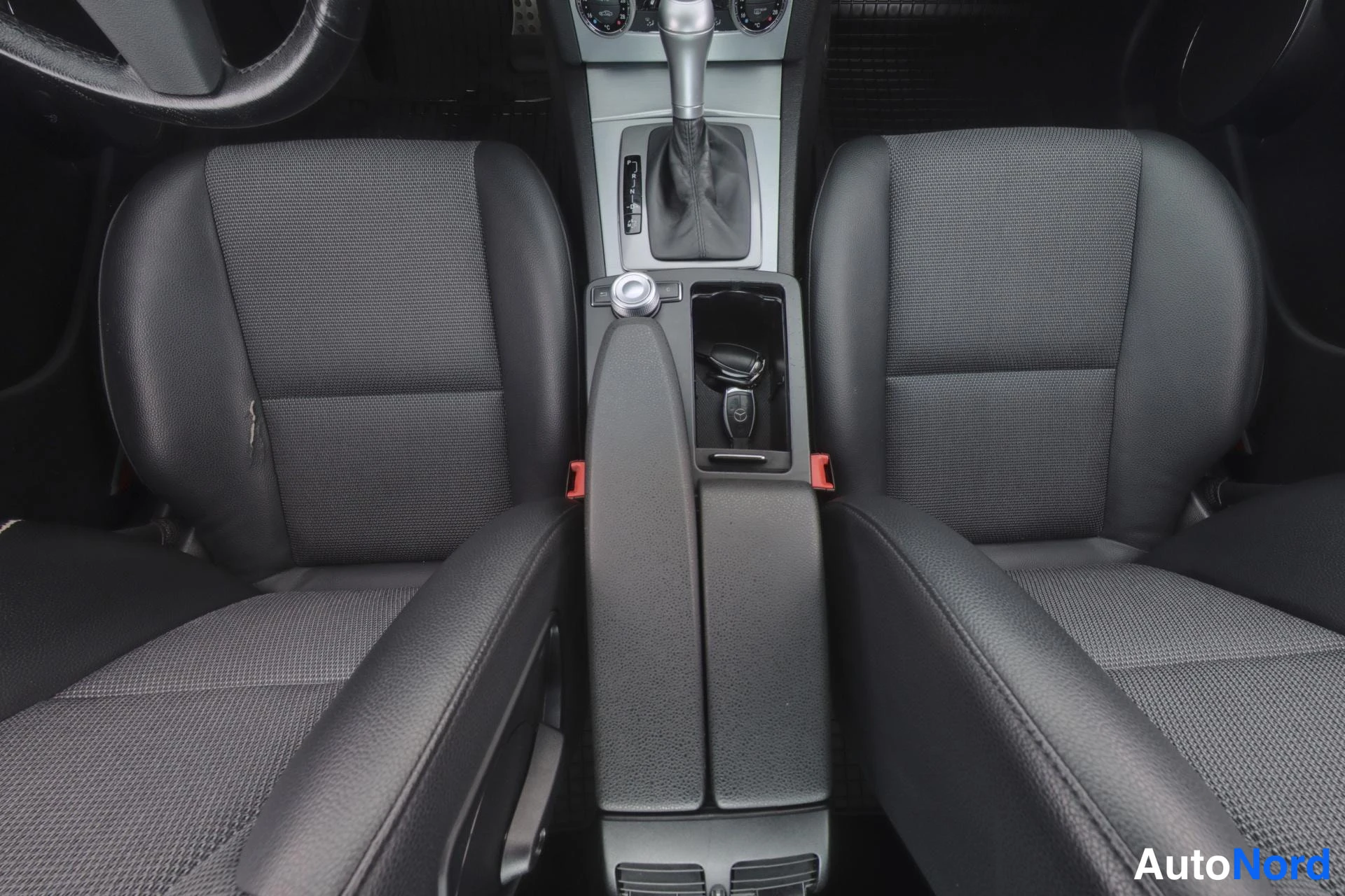 Ruskea Mercedes-Benz C 2009, etuistuimet, kuva 10