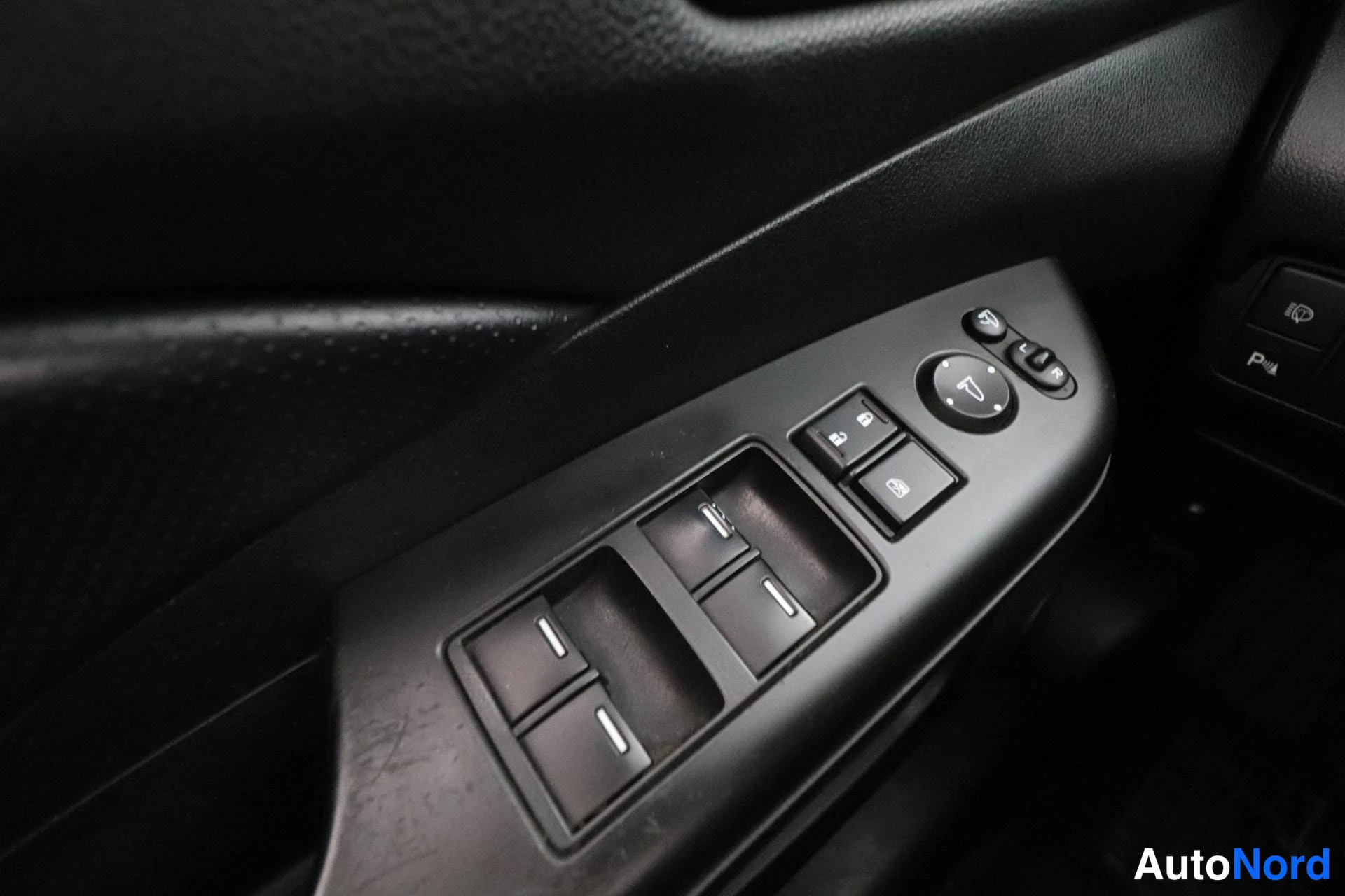 Musta Honda CR-V 2013, yksityiskohta, kuva 28