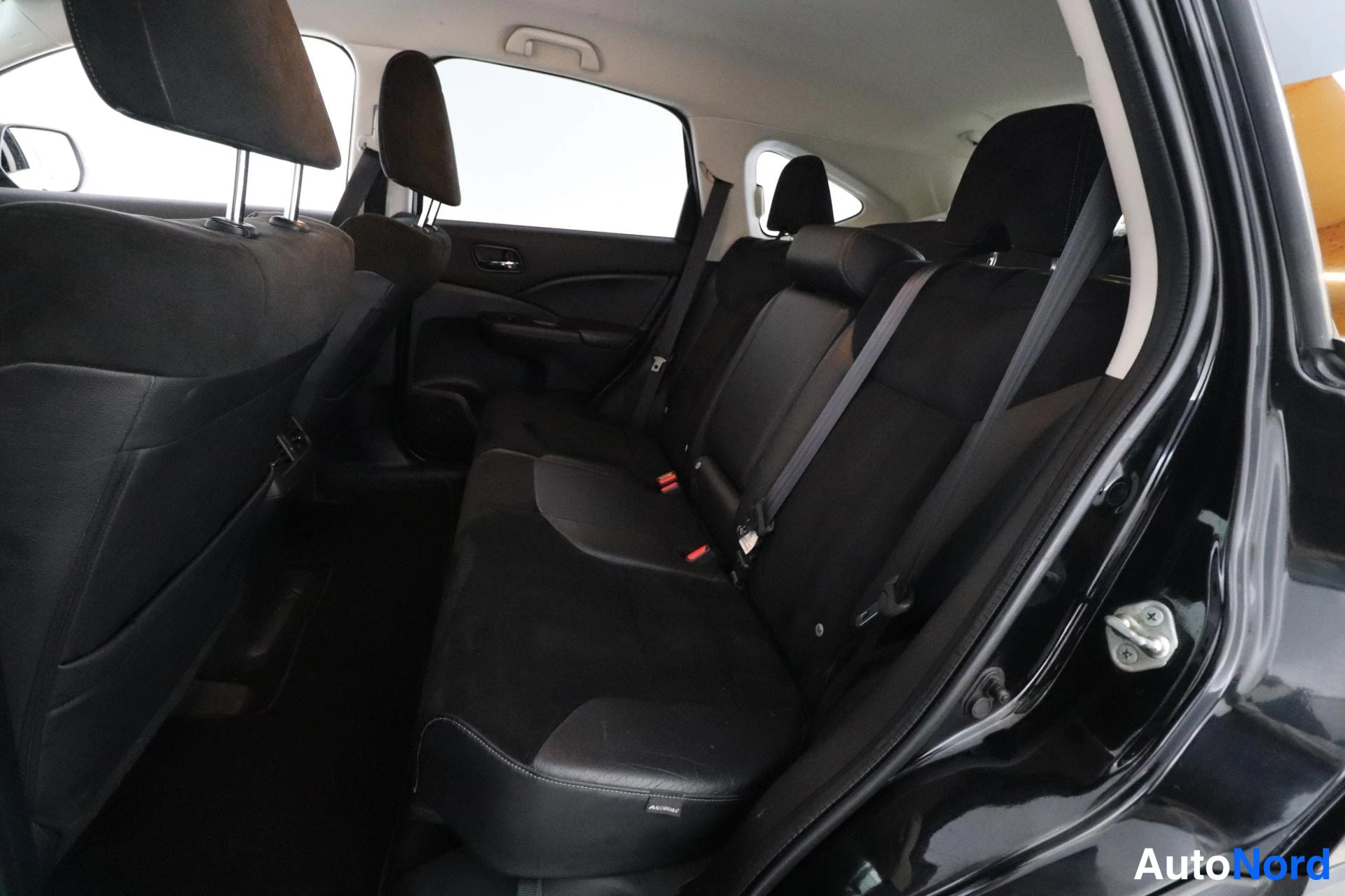 Musta Honda CR-V 2013, takaistuimet, kuva 11