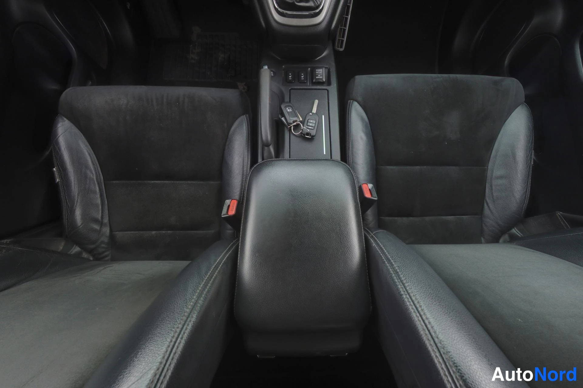 Musta Honda CR-V 2013, etuistuimet, kuva 10