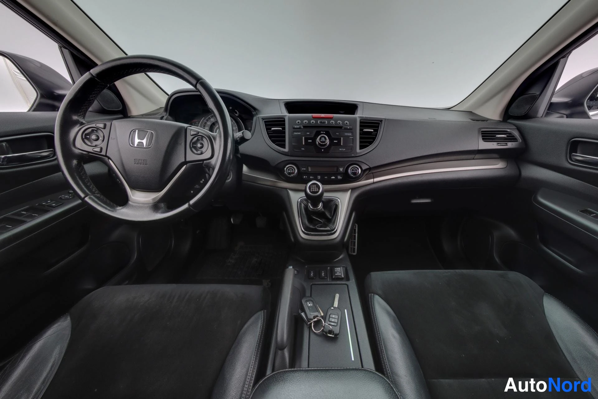 Musta Honda CR-V 2013, ohjaamo, kuva 7