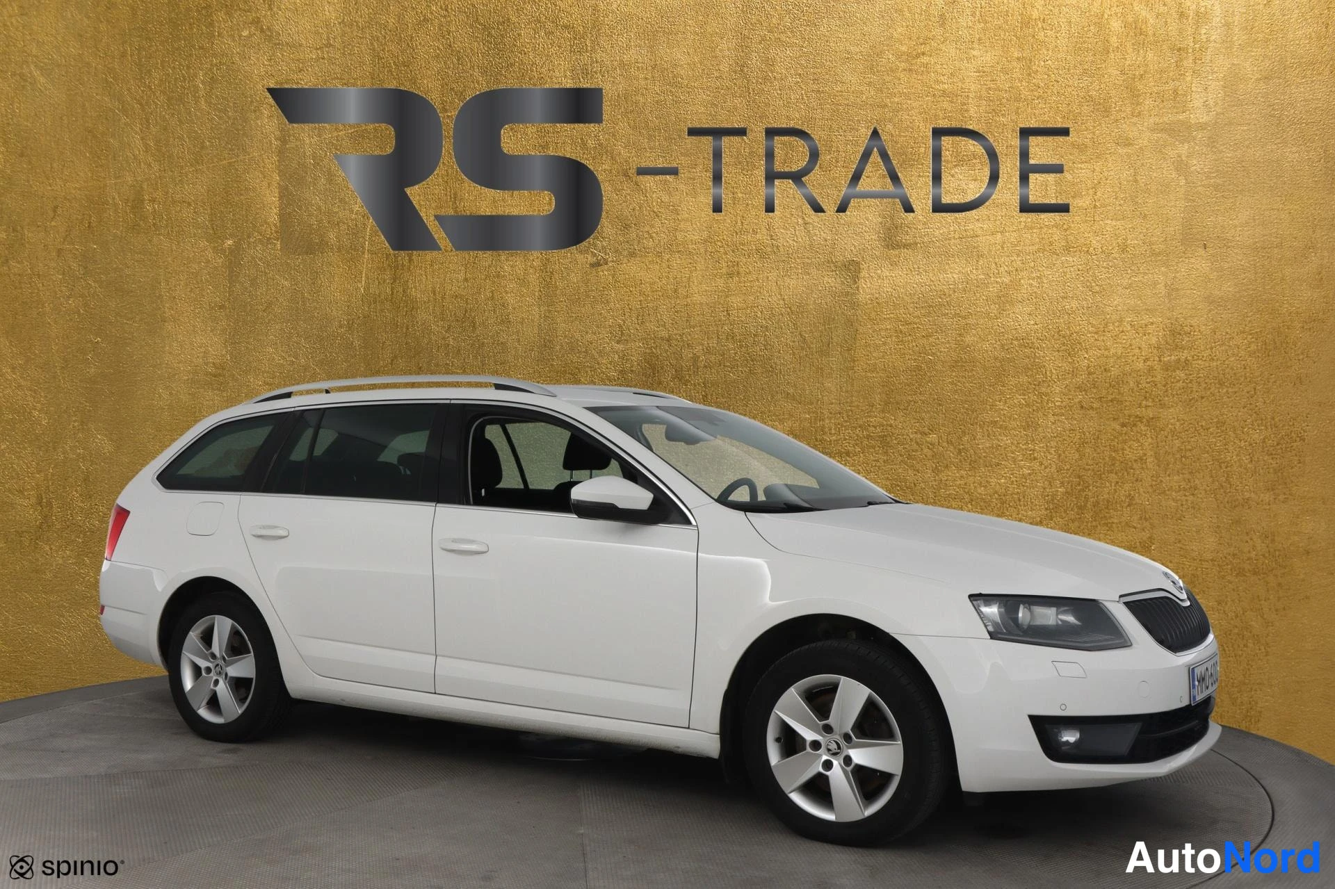 Valkoinen Skoda Octavia 2016, etuviisto, keula oikealle, kuva 3