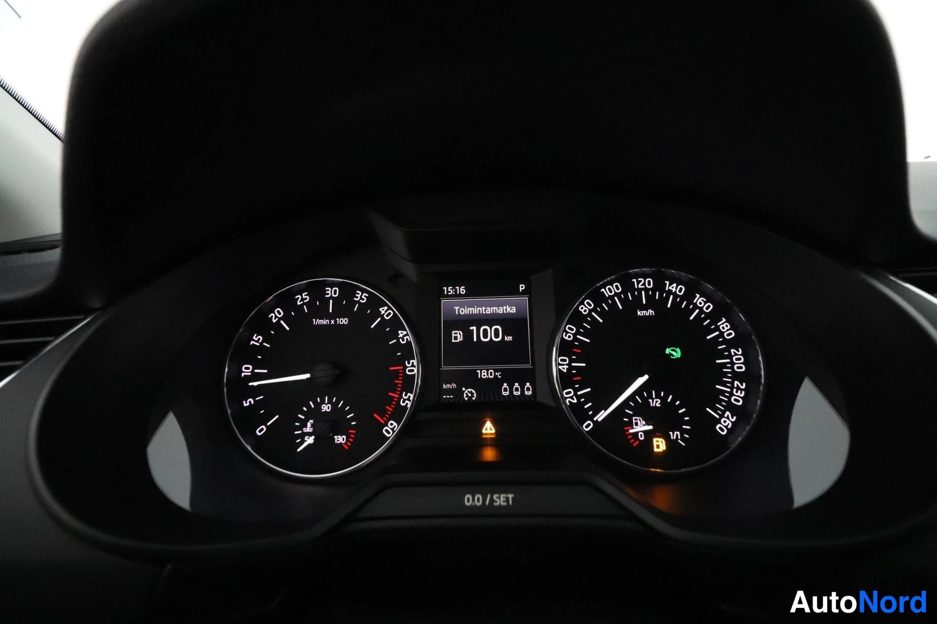 Valkoinen Skoda Octavia 2016, yksityiskohta, kuva 14