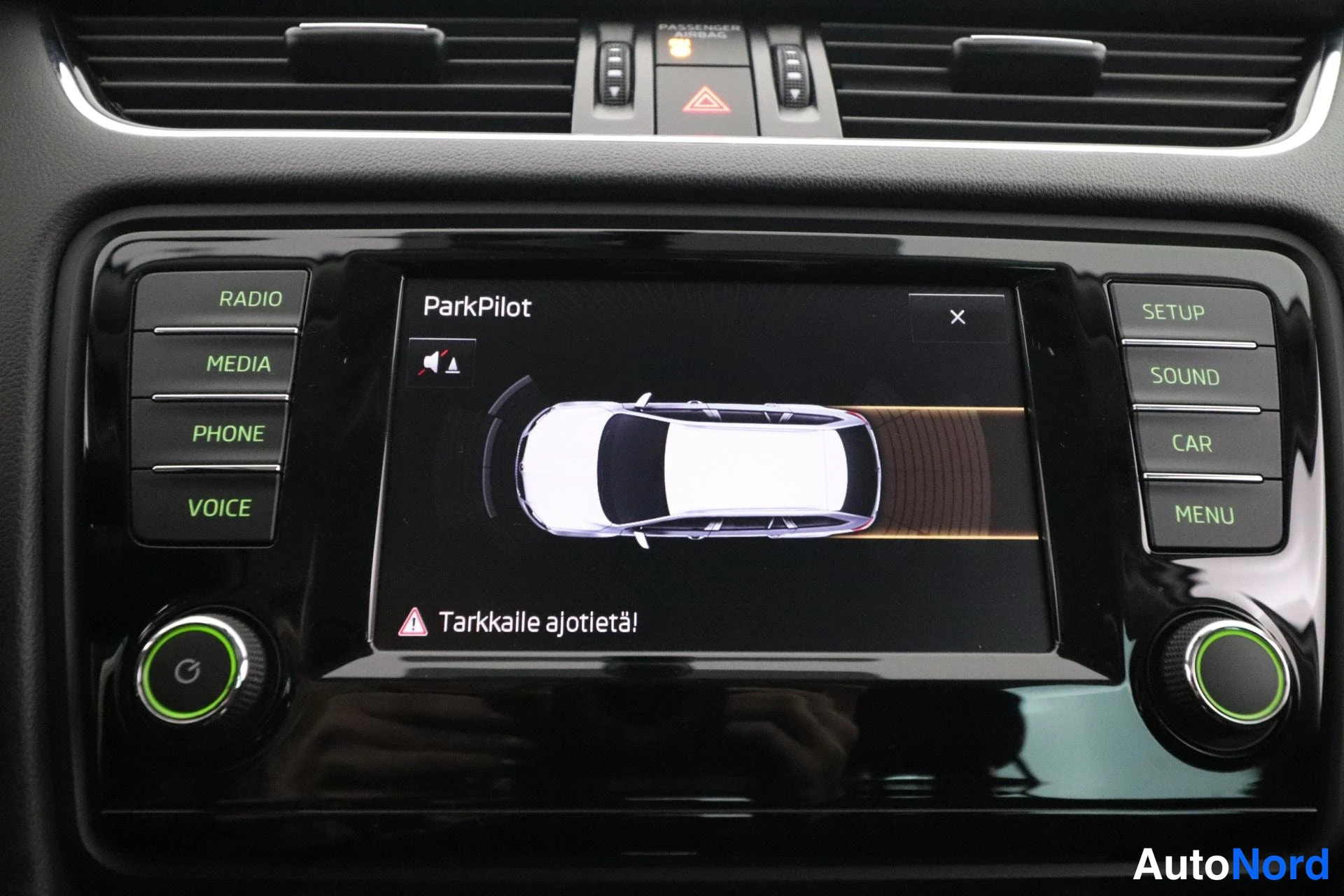 Valkoinen Skoda Octavia 2016, yksityiskohta, kuva 22