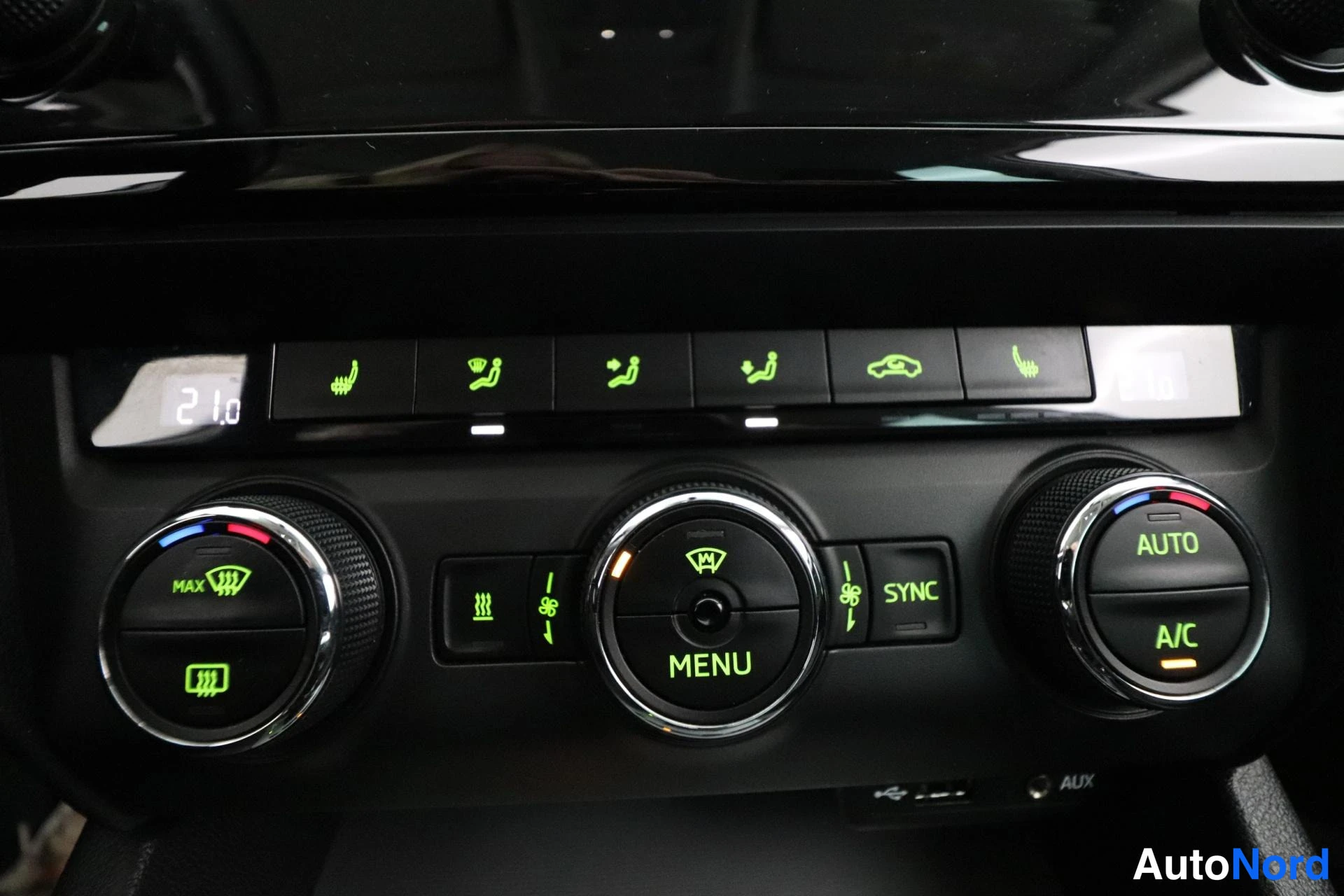 Valkoinen Skoda Octavia 2016, yksityiskohta, kuva 23