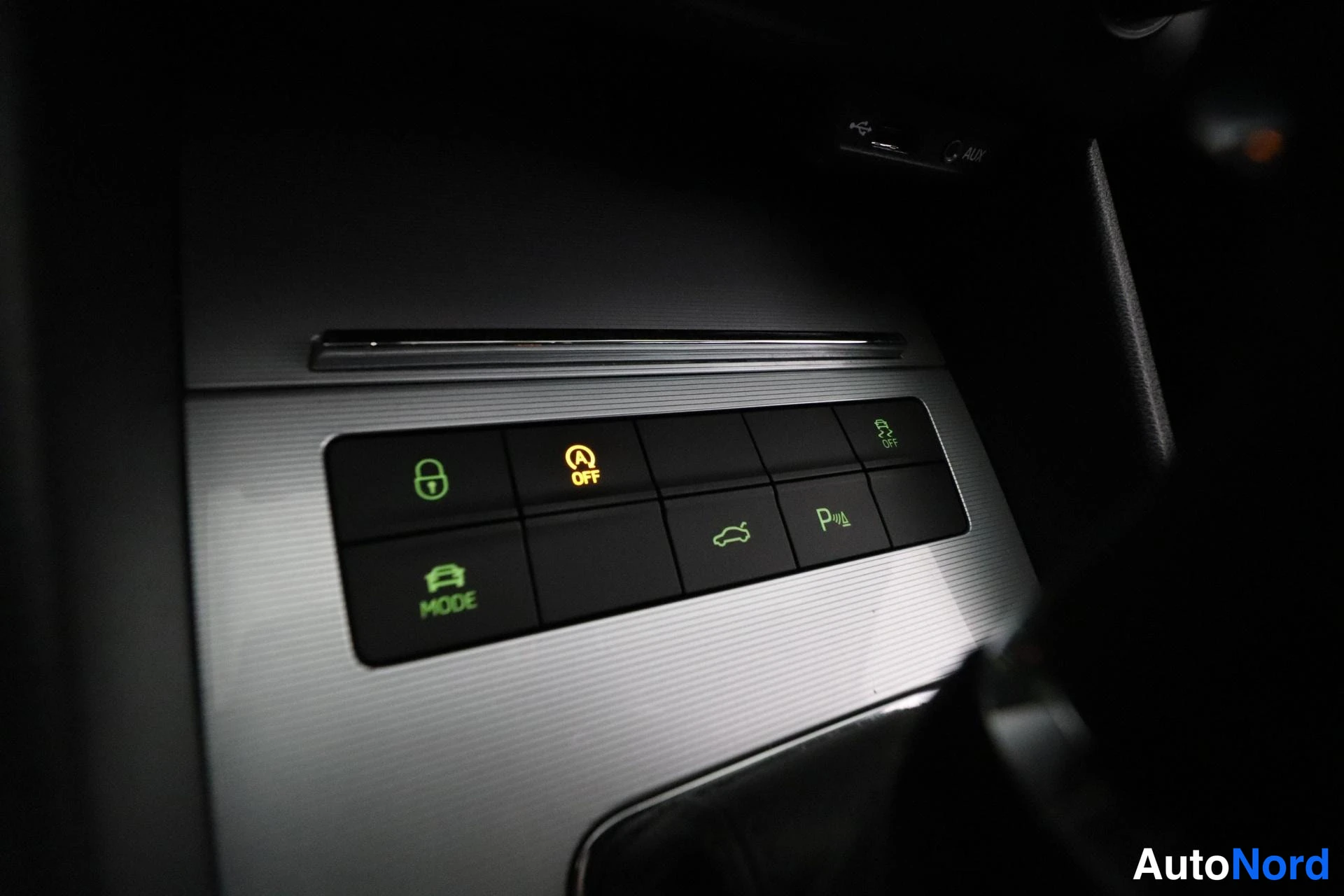 Valkoinen Skoda Octavia 2016, yksityiskohta, kuva 24