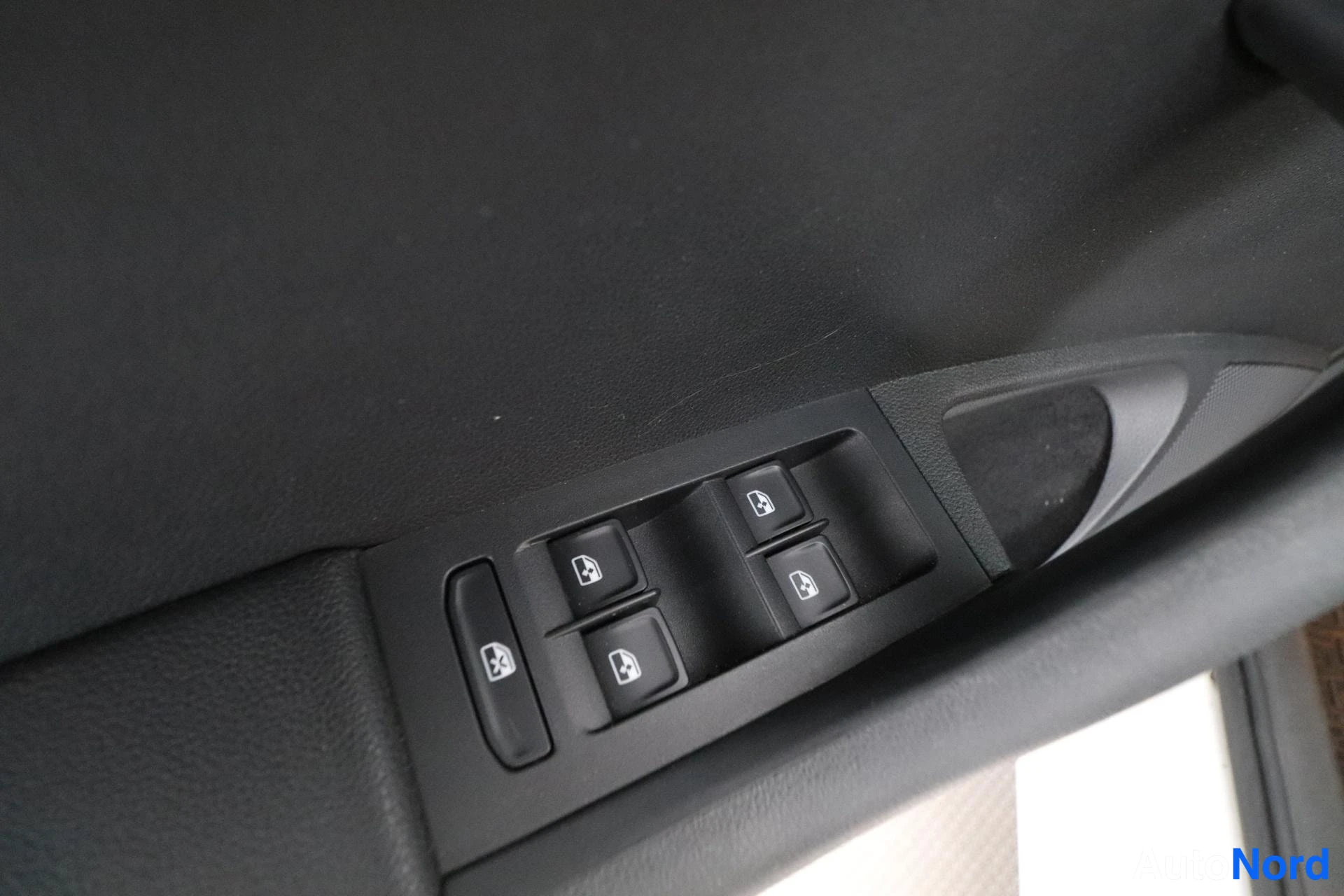 Valkoinen Skoda Octavia 2016, yksityiskohta, kuva 29