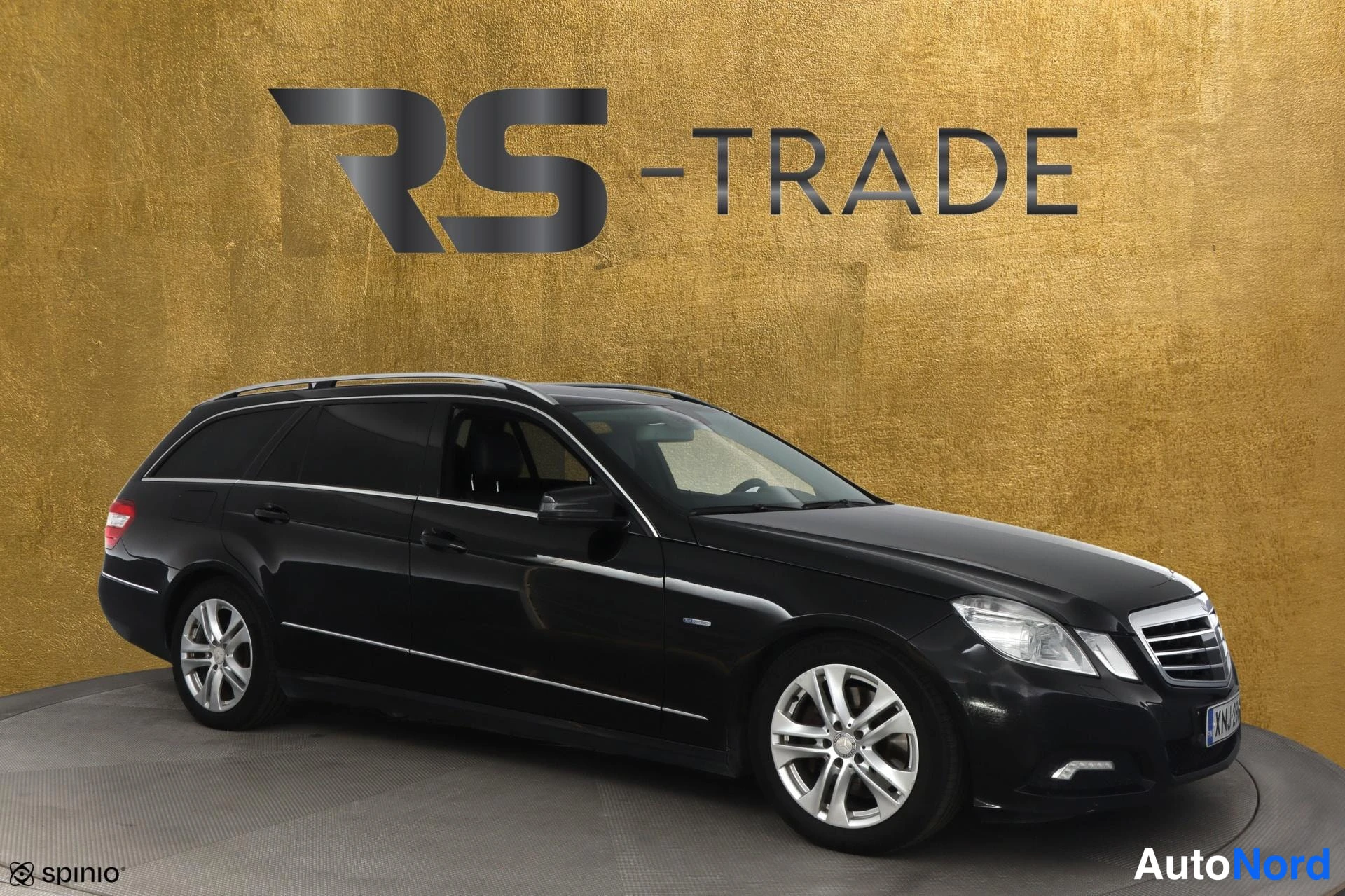 Musta Mercedes-Benz E 2009, etuviisto, keula oikealle, kuva 2
