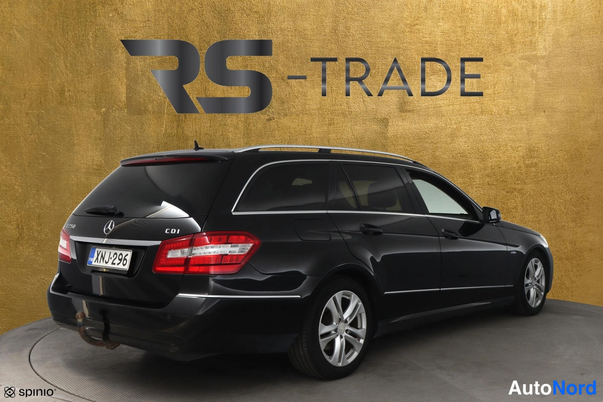 Musta Mercedes-Benz E 2009, takaviisto, kuva 4
