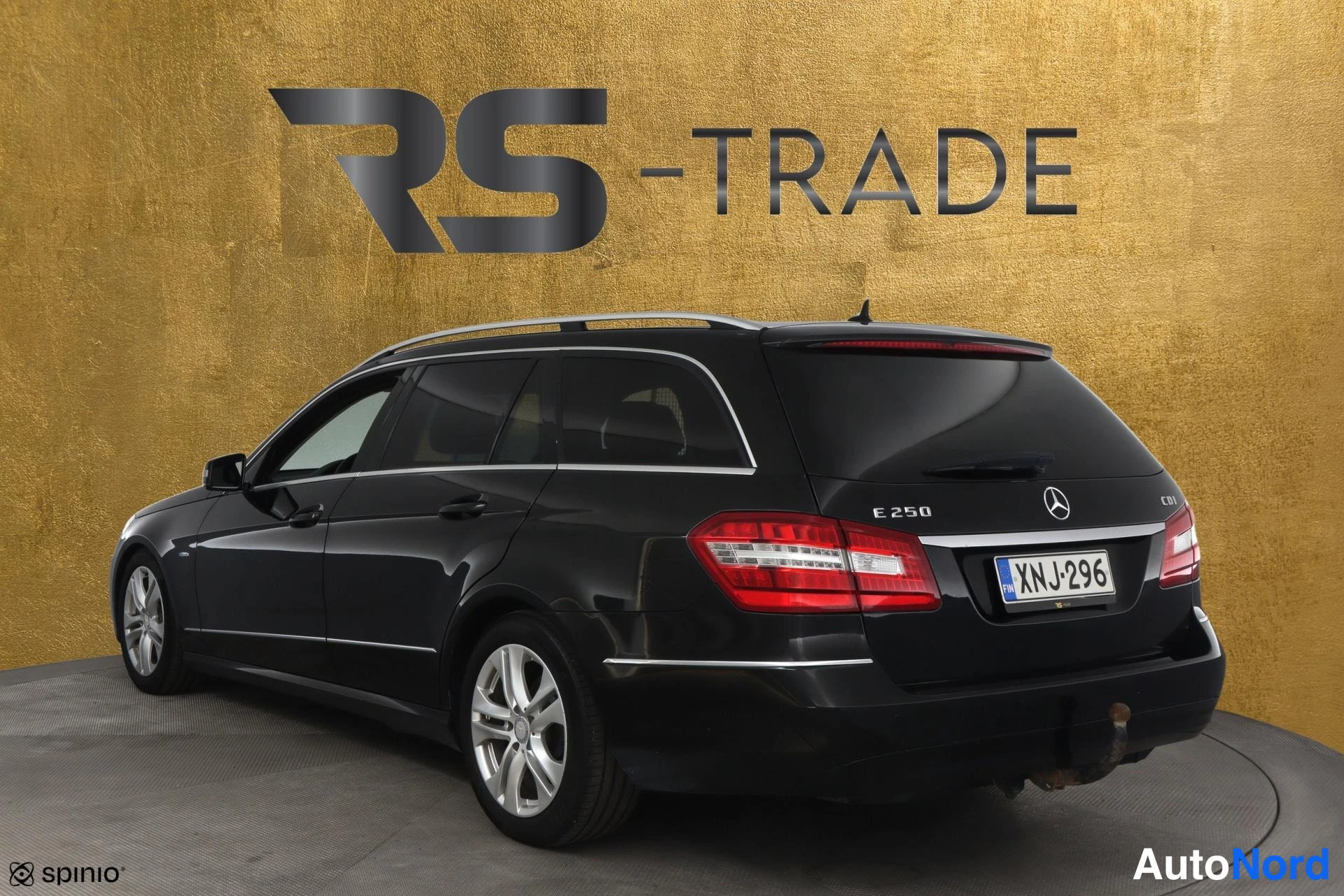 Musta Mercedes-Benz E 2009, takaviisto, kuva 5