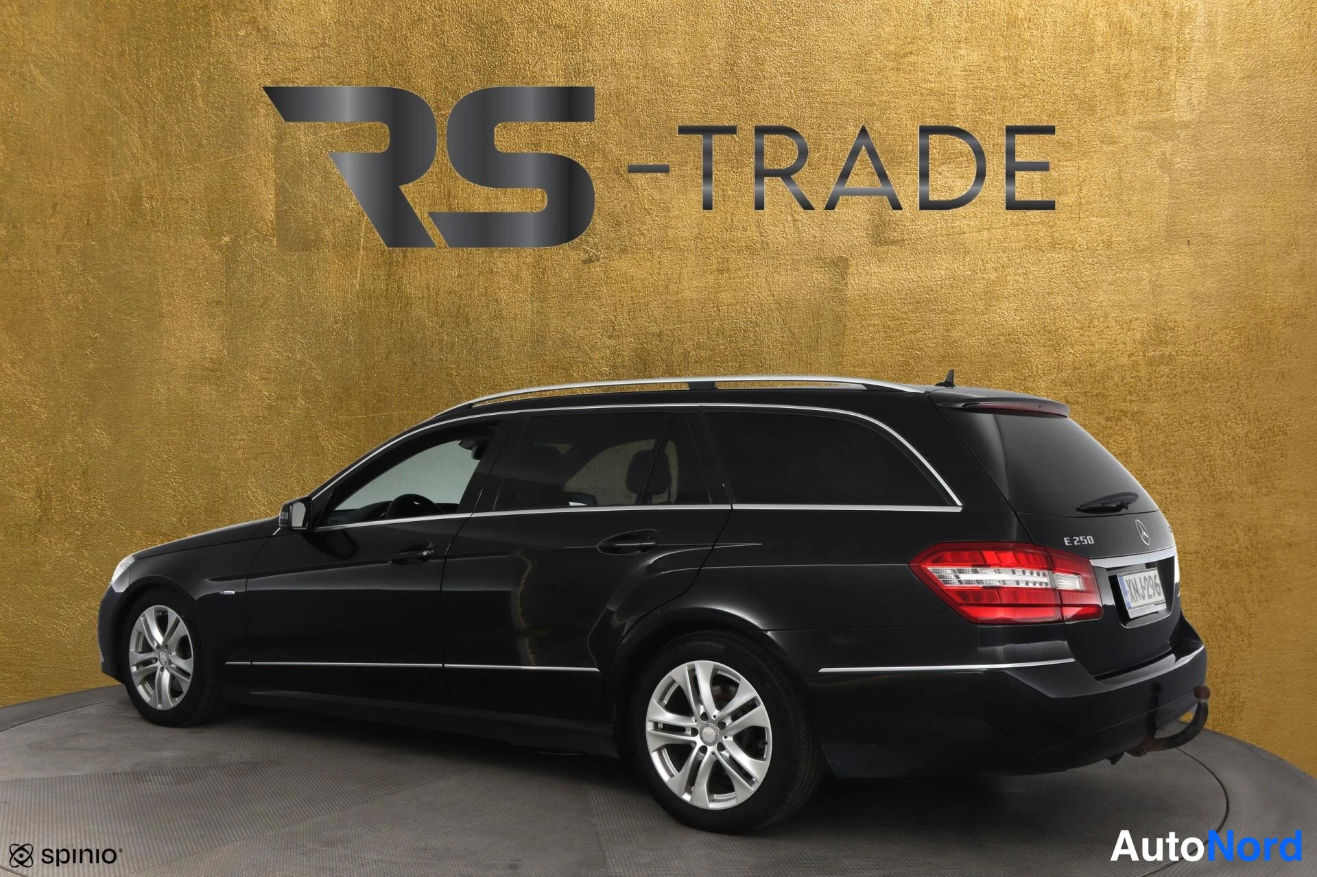 Musta Mercedes-Benz E 2009, takaviisto, kuva 6