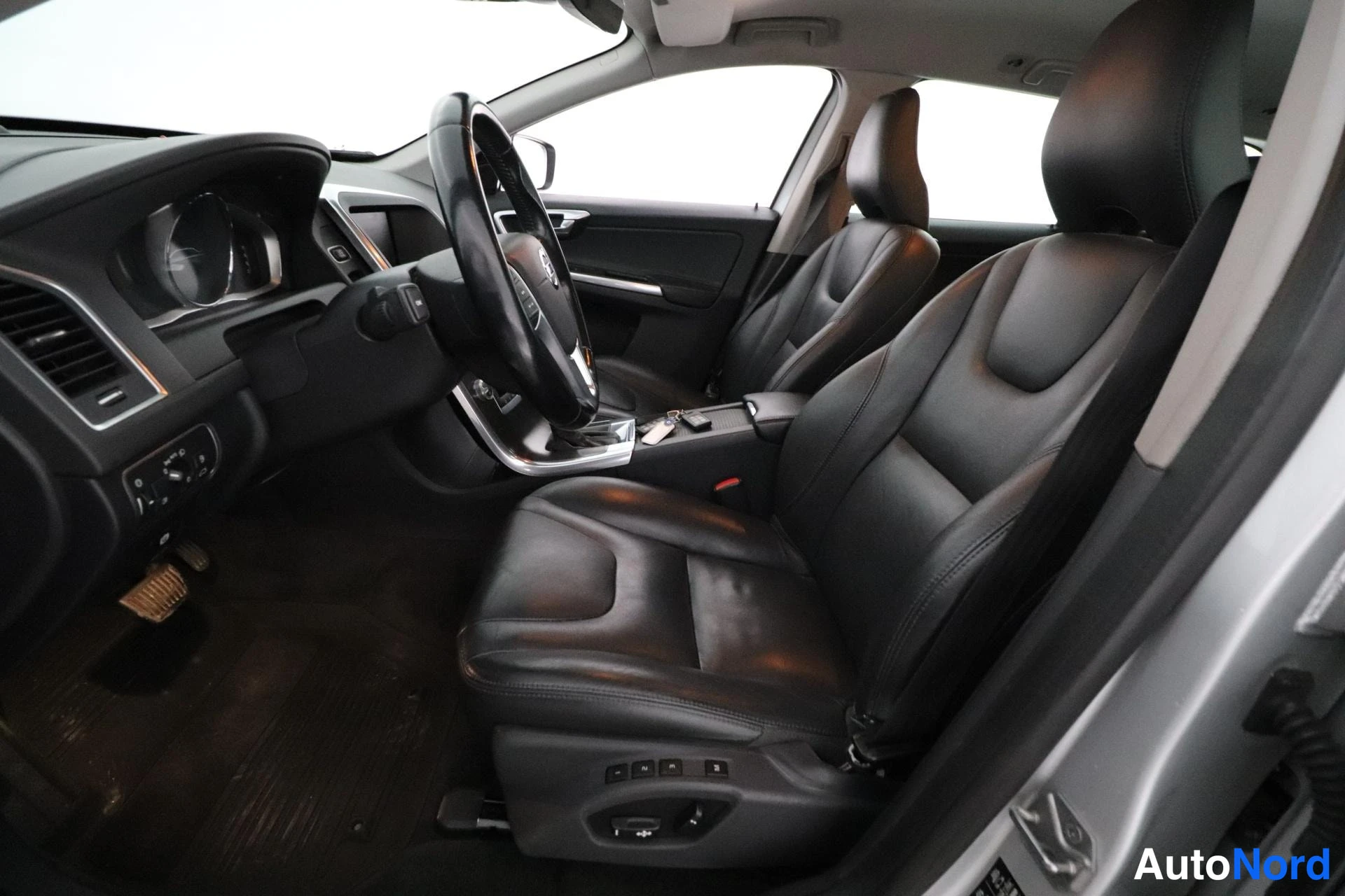 Hopea Volvo XC60 2014, ohjaamo, kuva 7