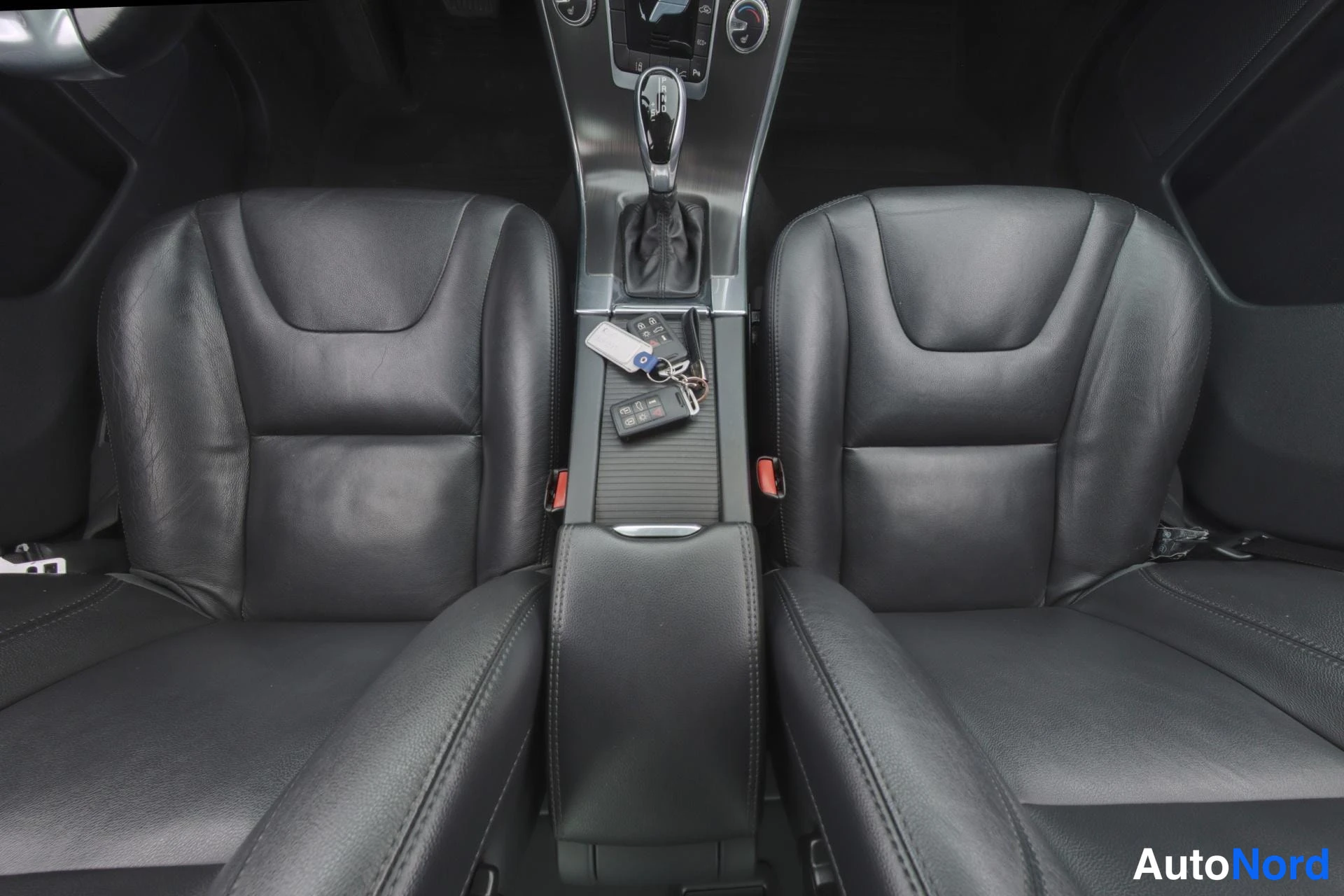Hopea Volvo XC60 2014, etuistuimet, kuva 11