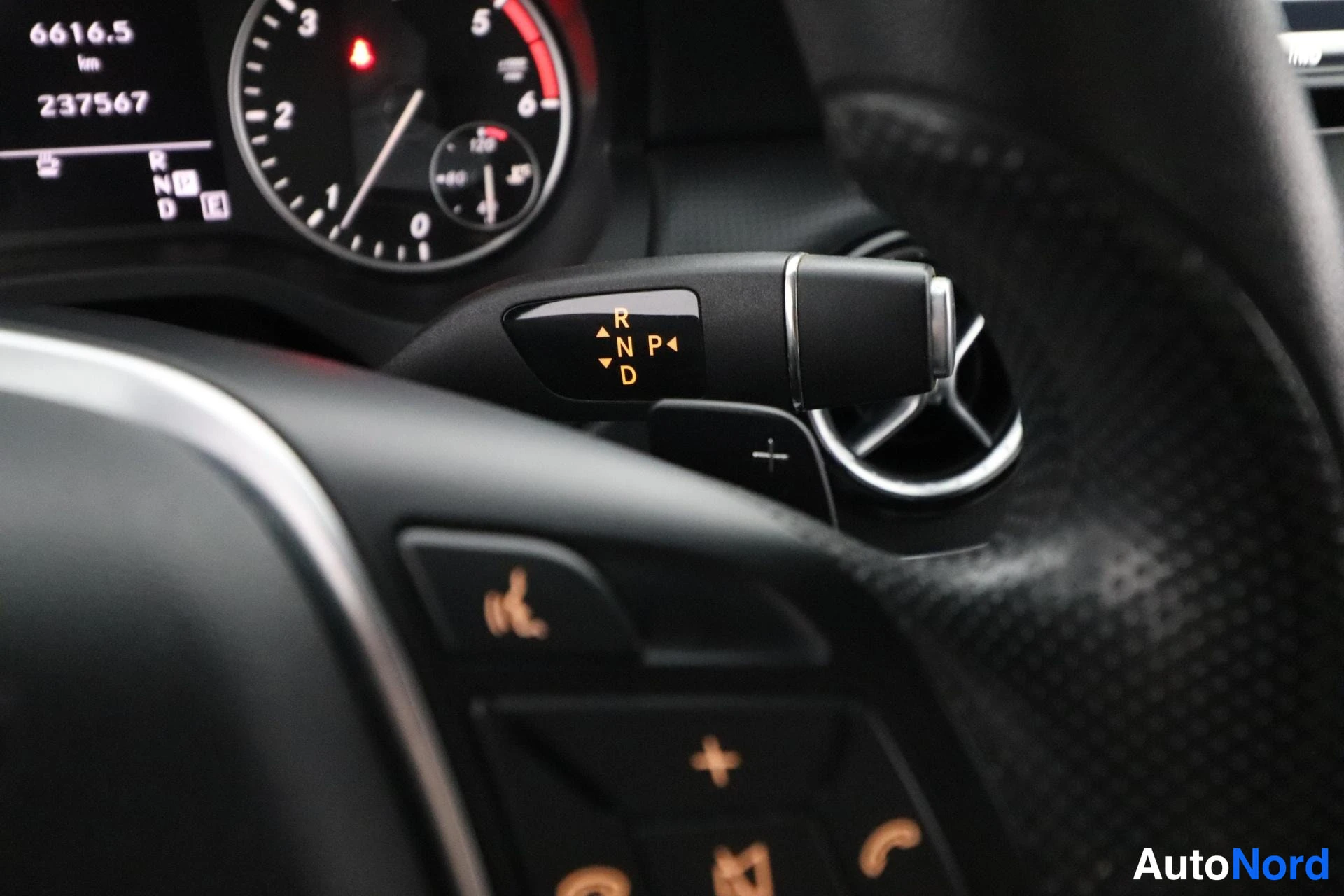 Sininen Mercedes-Benz A 2012, yksityiskohta, kuva 17