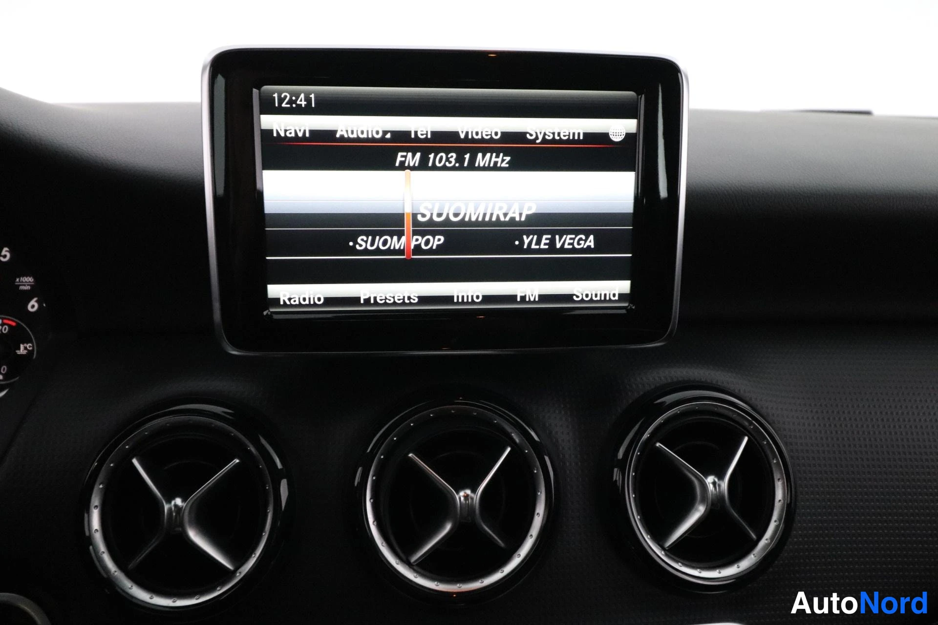 Sininen Mercedes-Benz A 2012, yksityiskohta, kuva 20