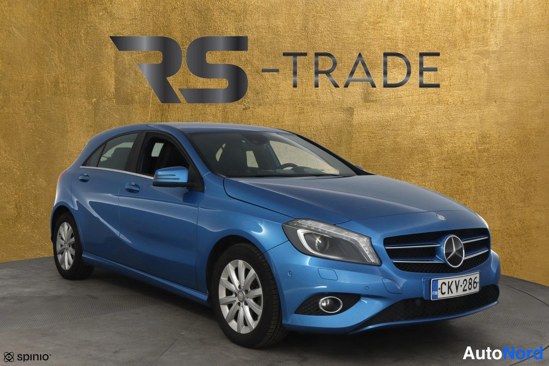 Sininen Mercedes-Benz A 2012, etuviisto, keula oikealle, kuva 3